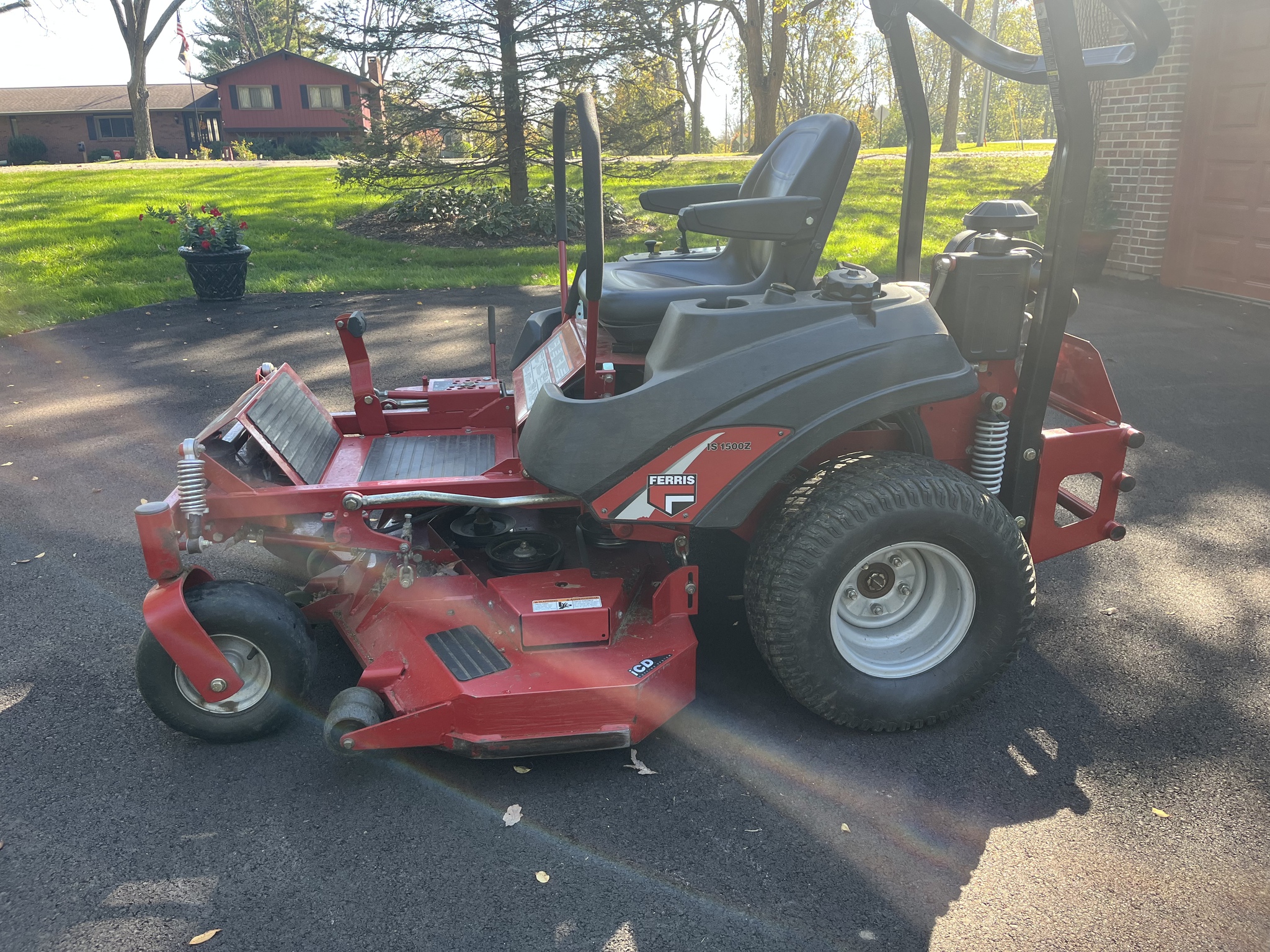 Used 2013 Ferris IS1500Z Zero Turn Mowers at Koenig Equipment in Urbana, OH - PhotoXL3