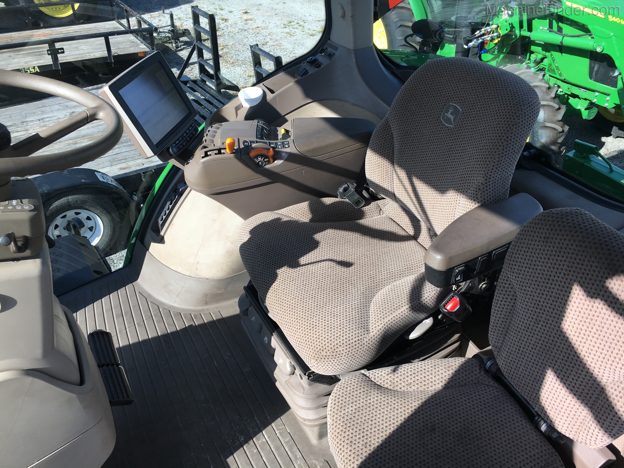 2017 John Deere 8295R Image 5