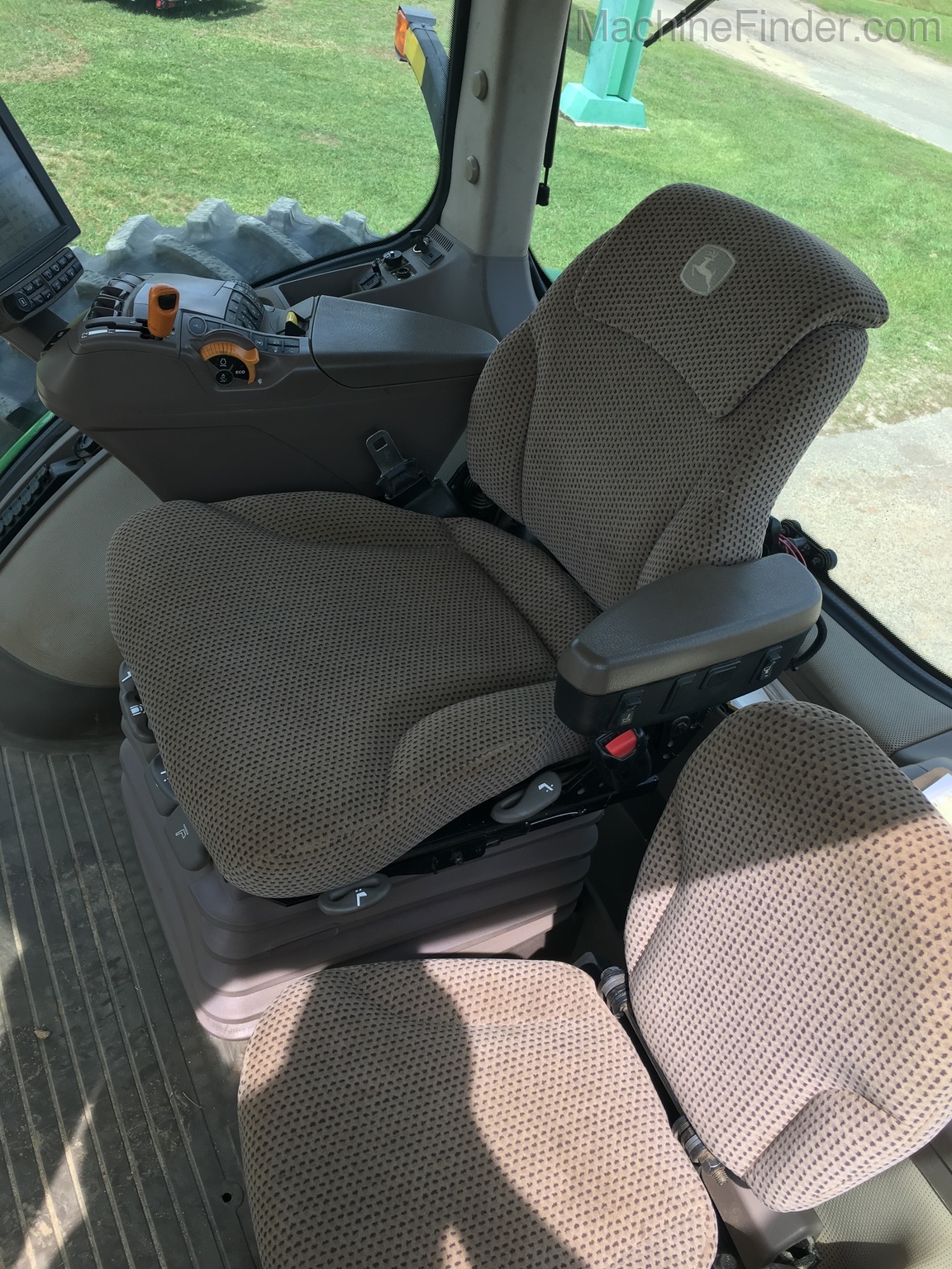 2016 John Deere 8295R Image 5