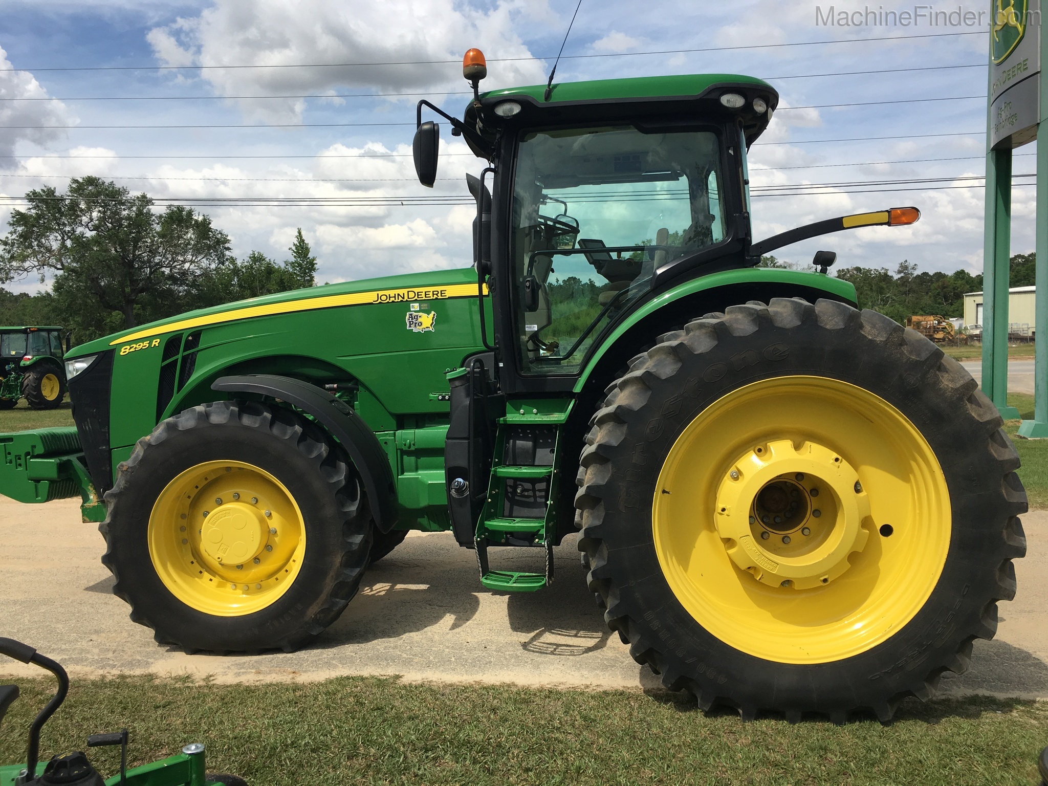 2016 John Deere 8295R Image 7