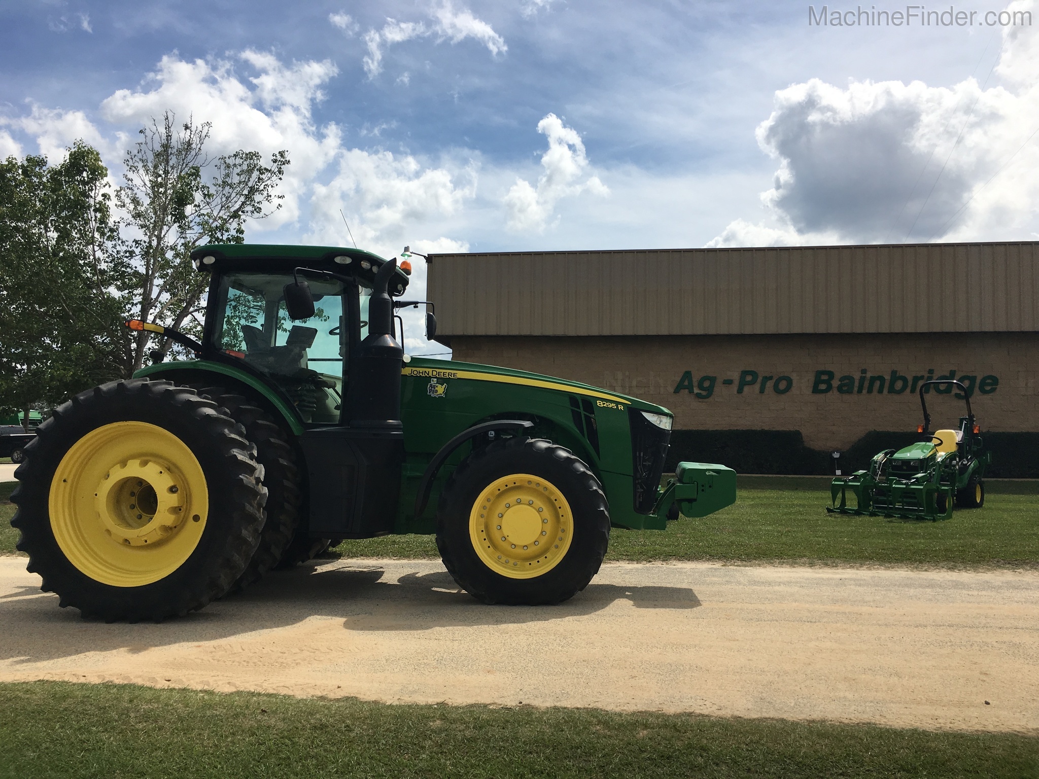 2016 John Deere 8295R Image 8