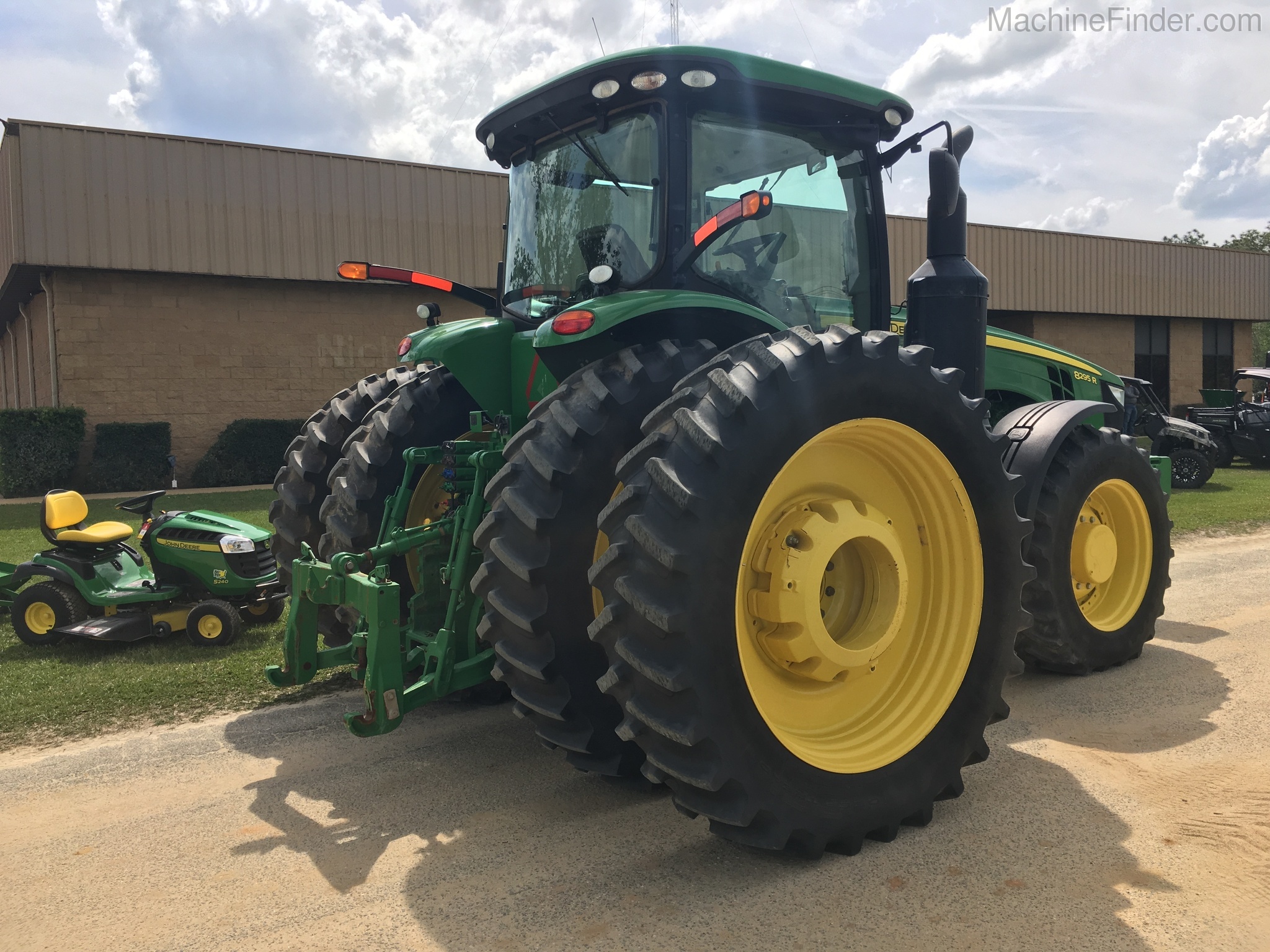 2016 John Deere 8295R Image 10