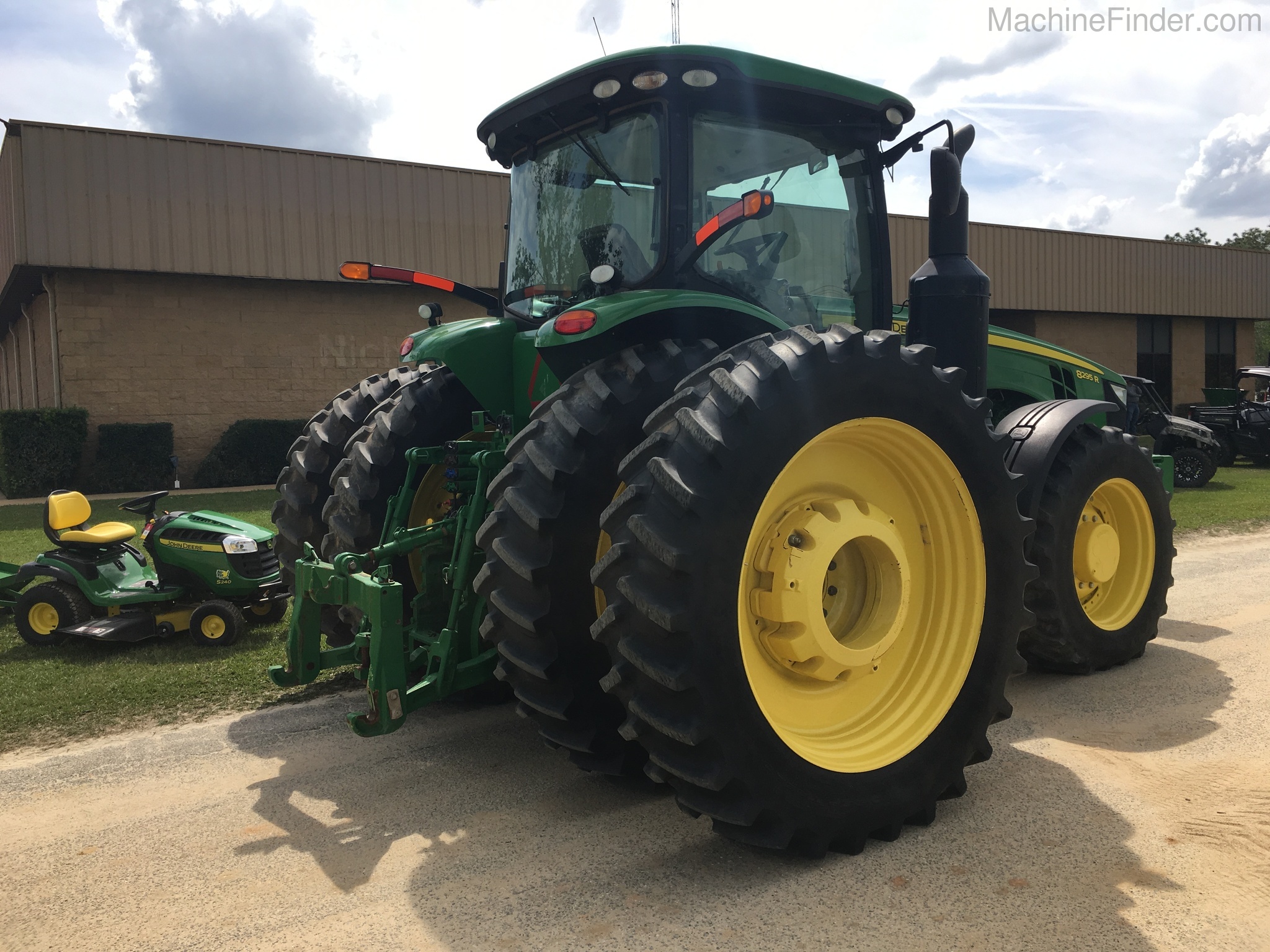 2016 John Deere 8295R Image 9