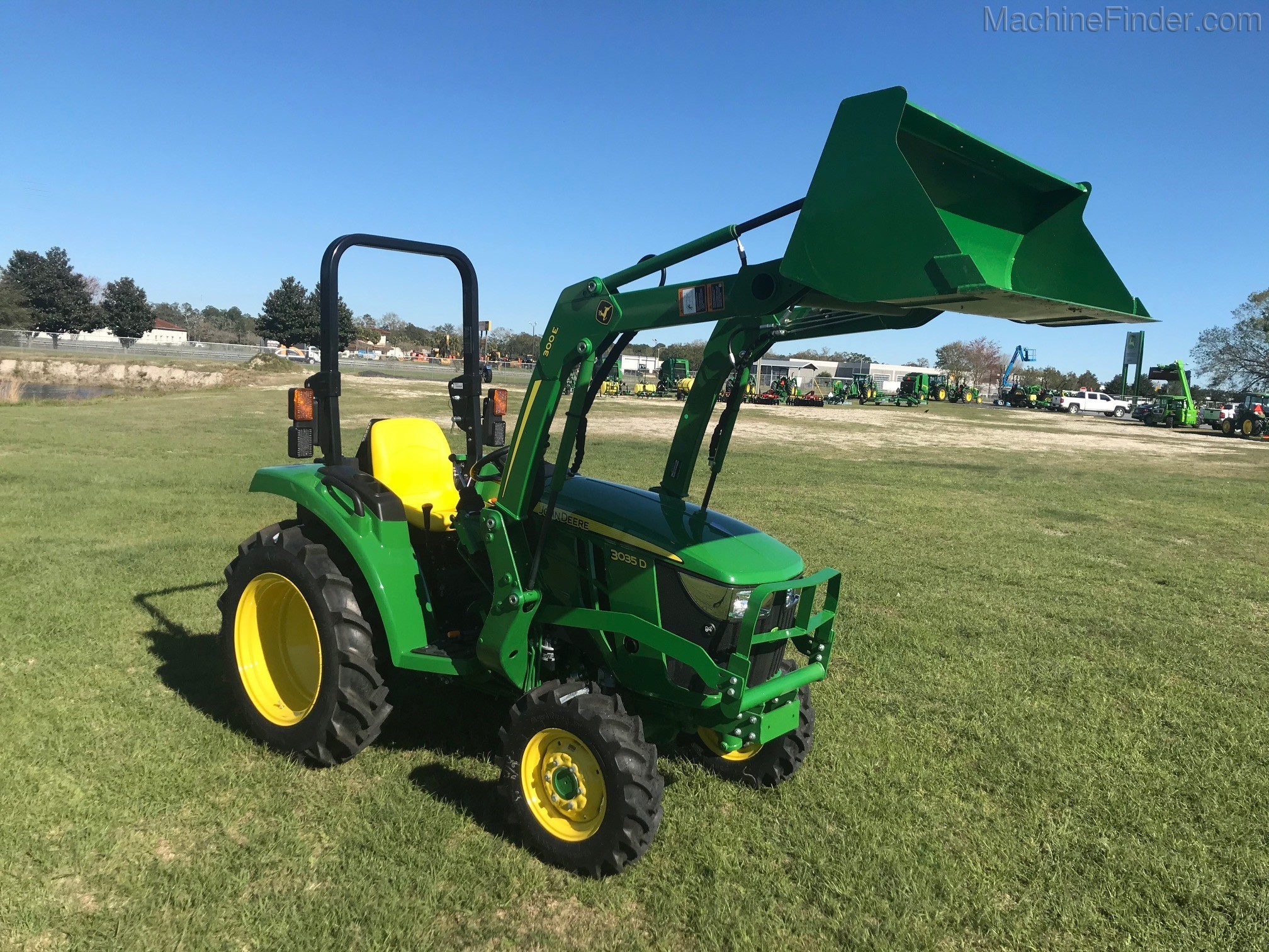 2020 John Deere 3035D Image 1
