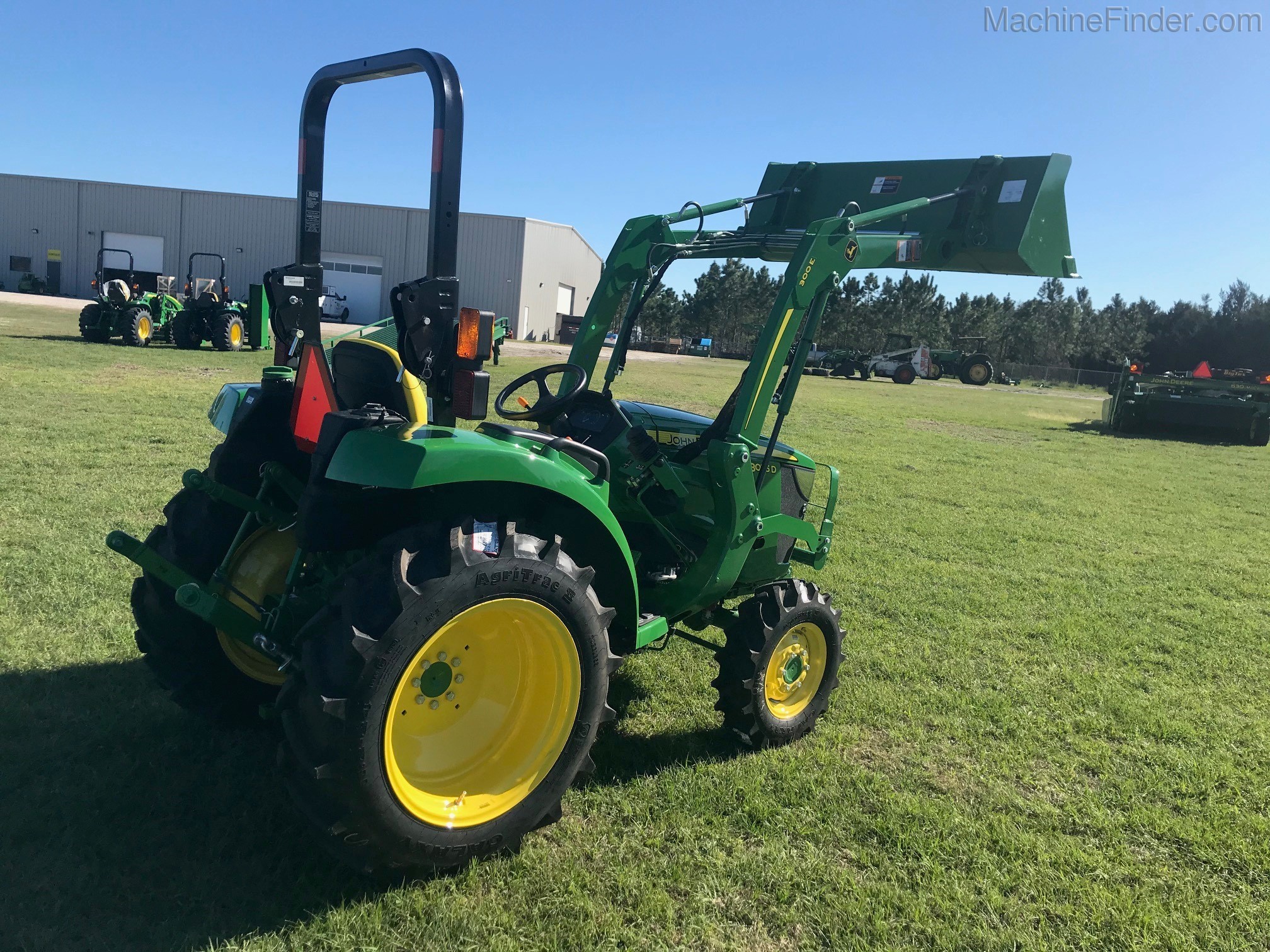2020 John Deere 3035D Image 2