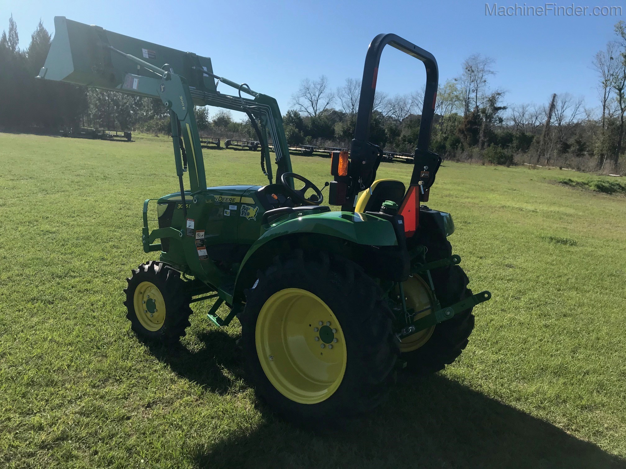 2020 John Deere 3035D Image 4