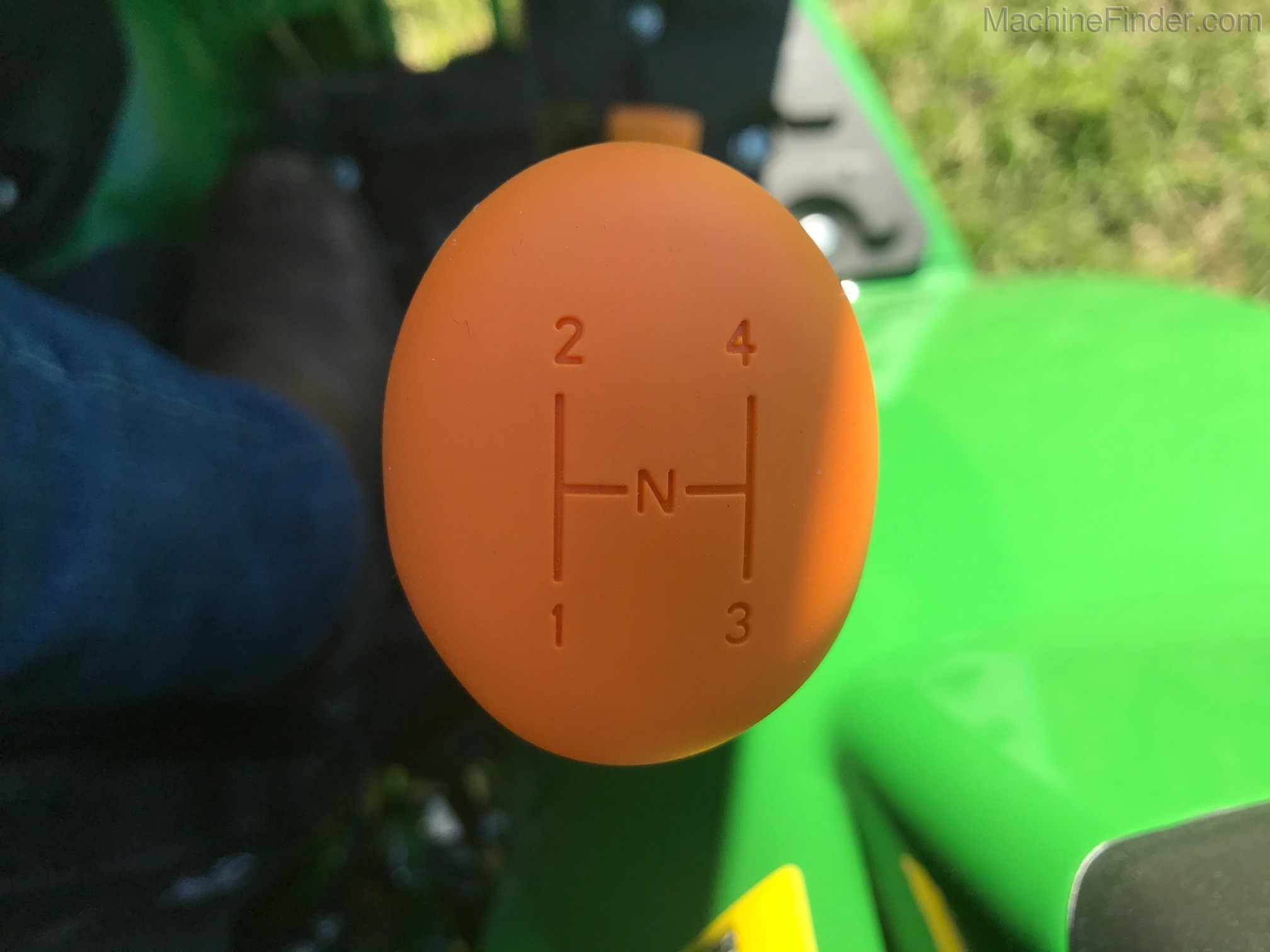 2020 John Deere 3035D Image 9