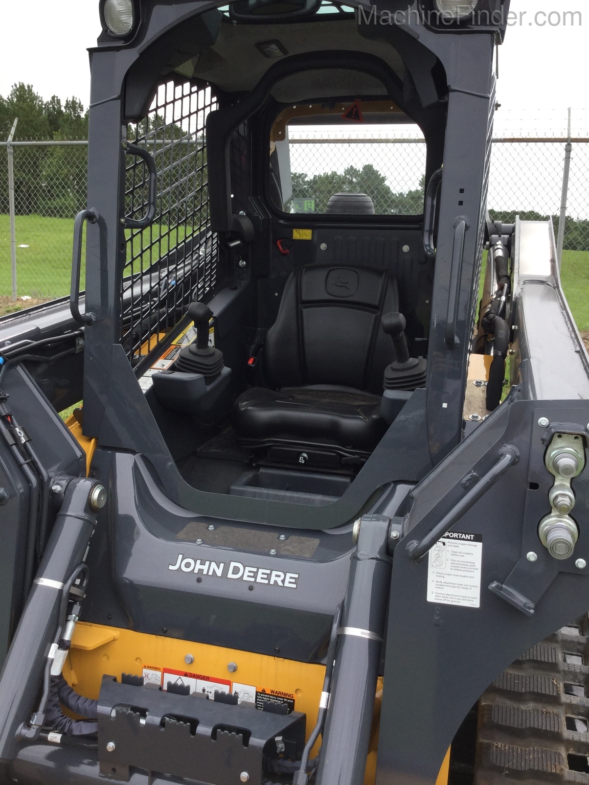 2020 John Deere 325G Image 7