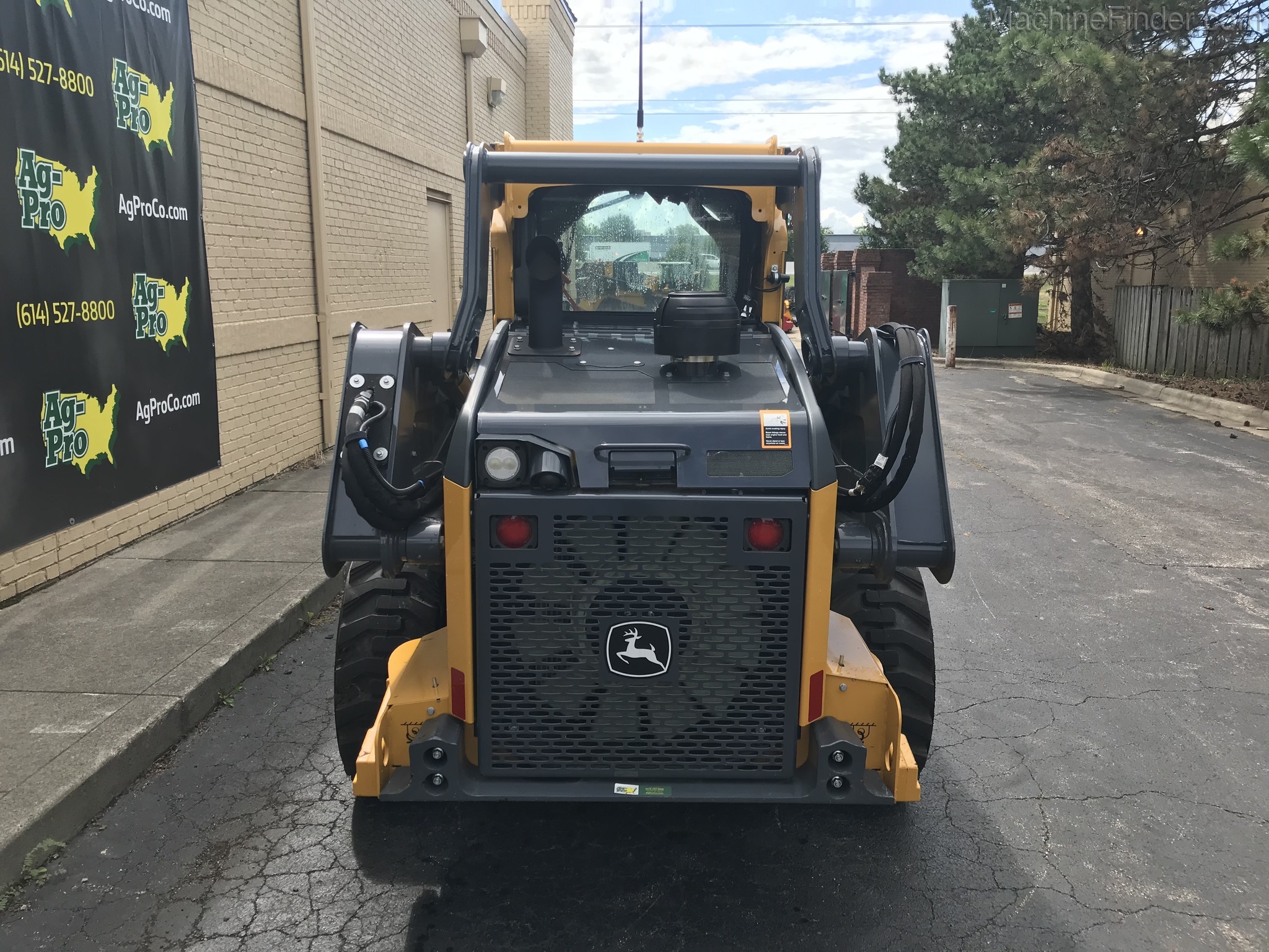 2019 John Deere 324G Image 11