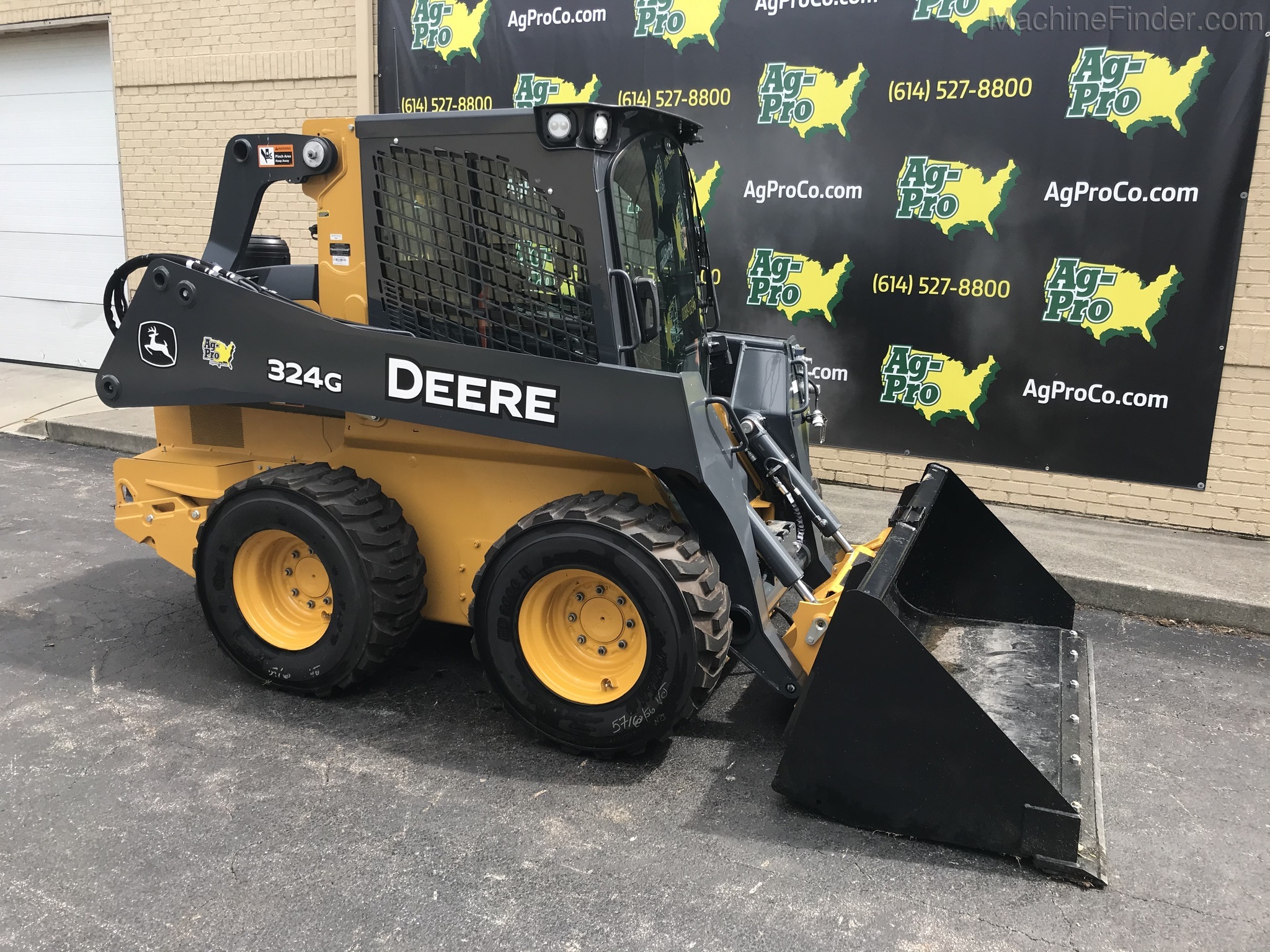 2019 John Deere 324G Image 1