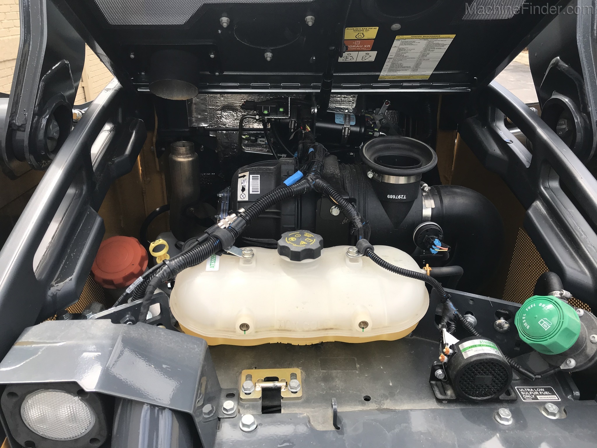 2019 John Deere 324G Image 10