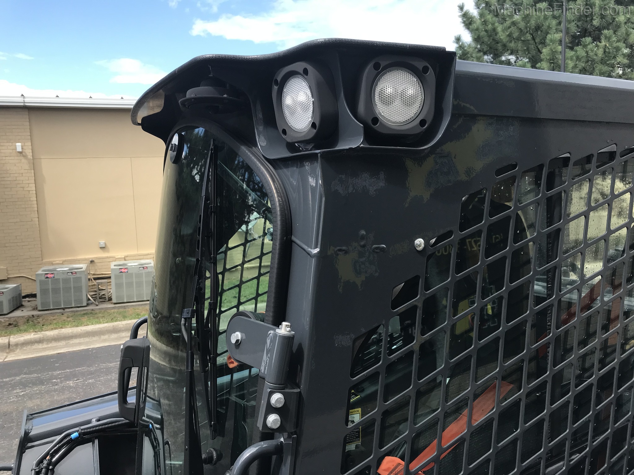 2019 John Deere 324G Image 12