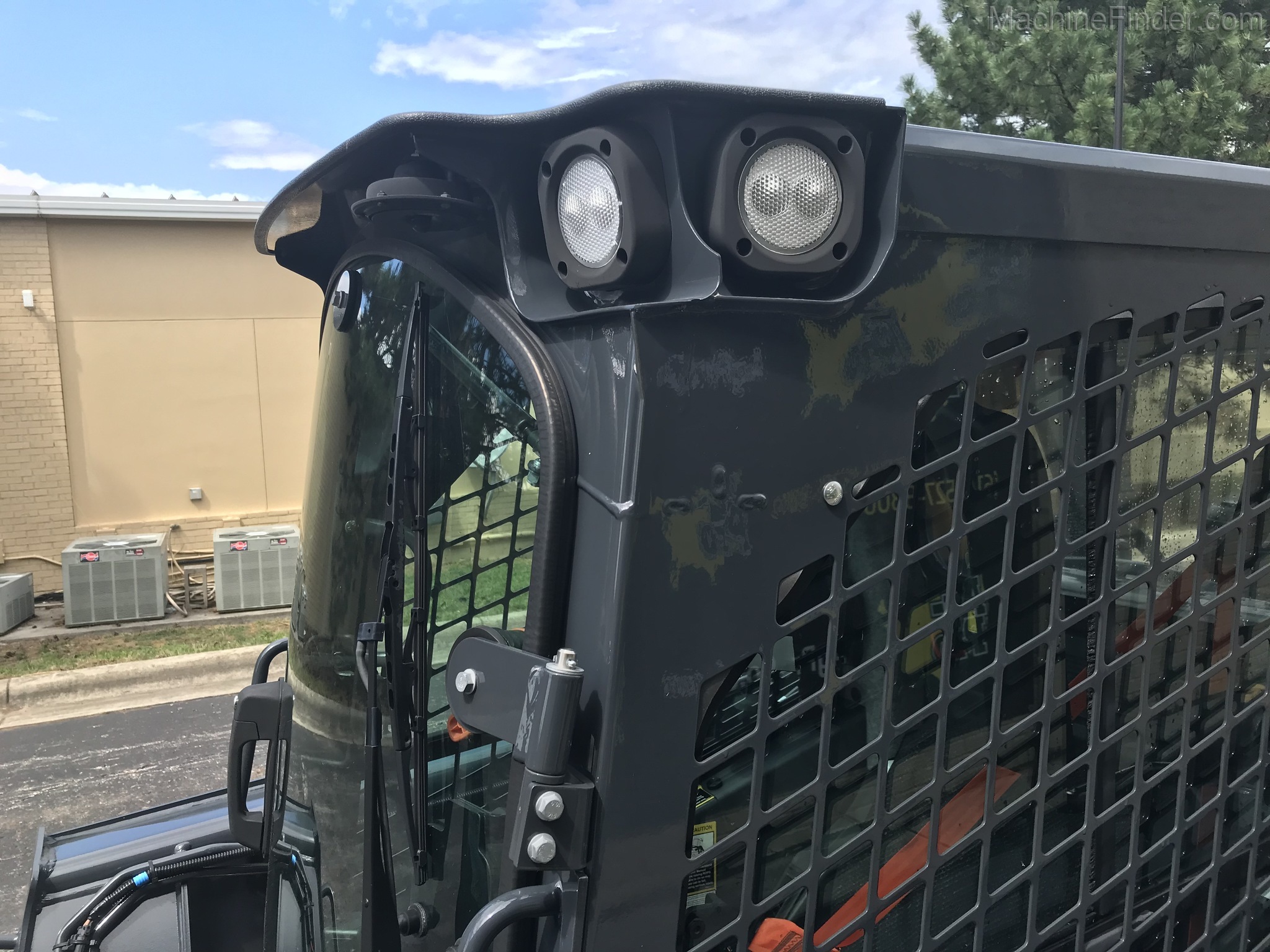 2019 John Deere 324G Image 13