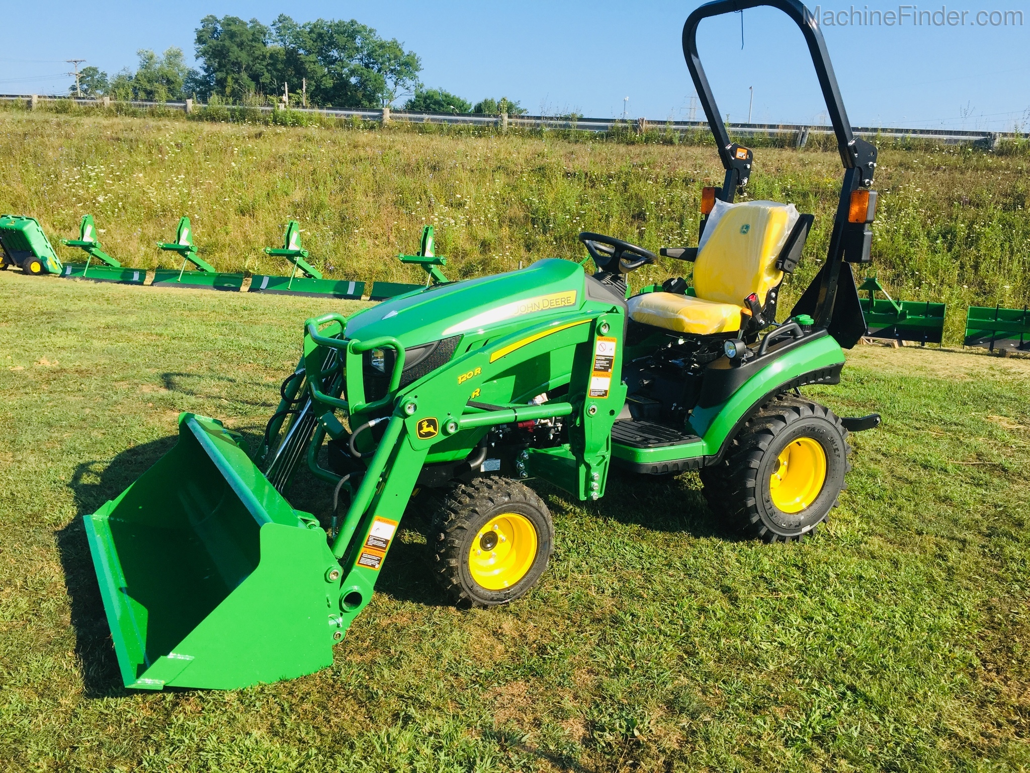 2020 John Deere 1025R Image 1