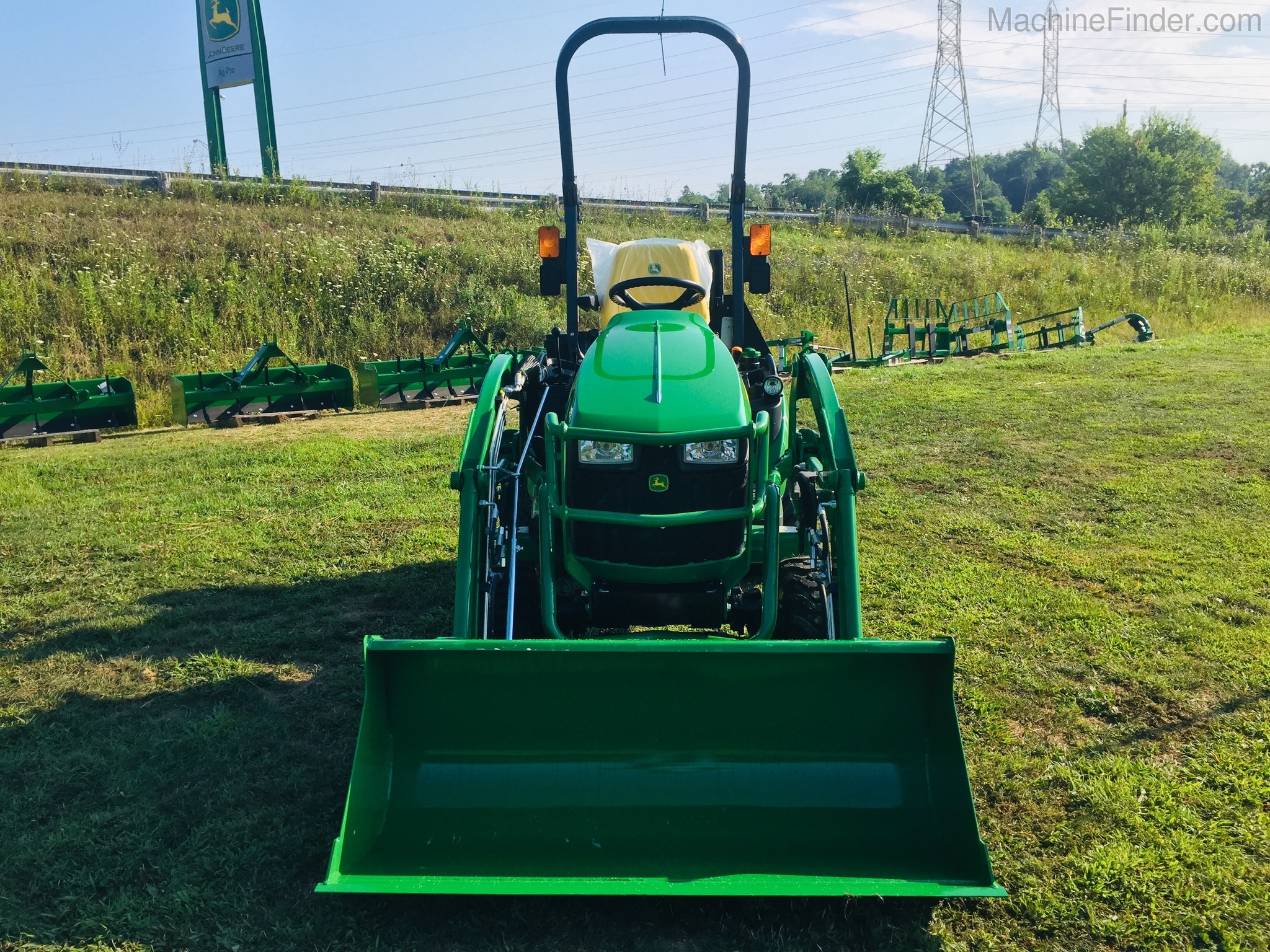2020 John Deere 1025R Image 2