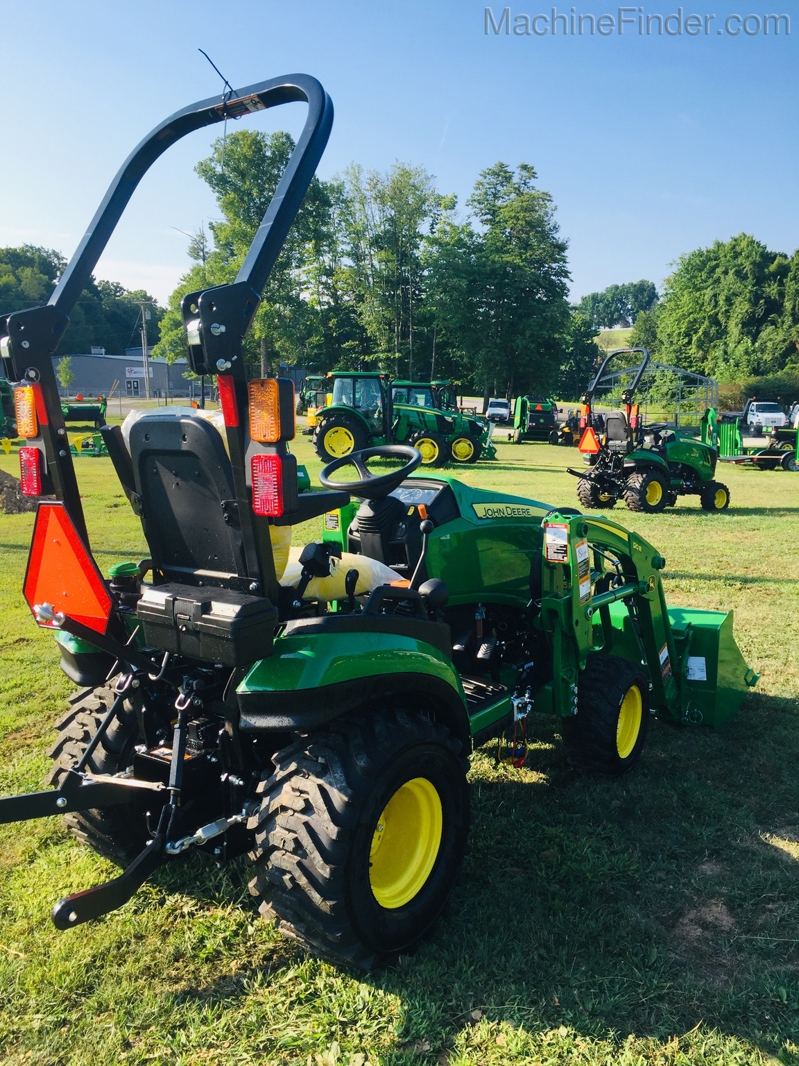 2020 John Deere 1025R Image 3