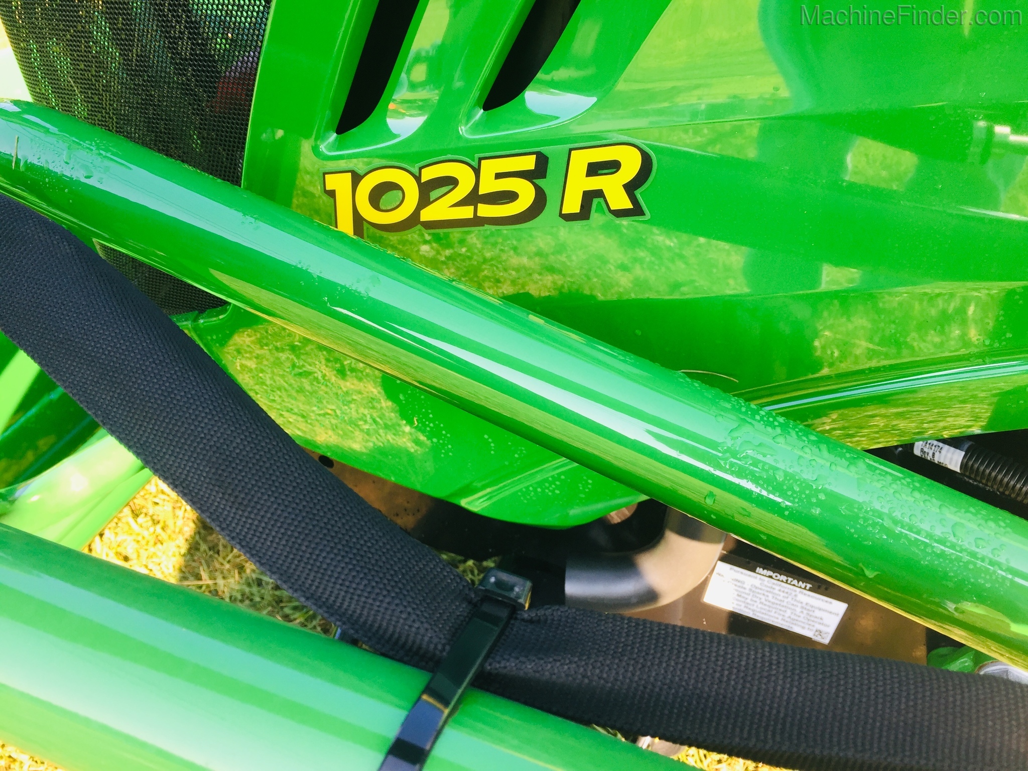 2020 John Deere 1025R Image 10