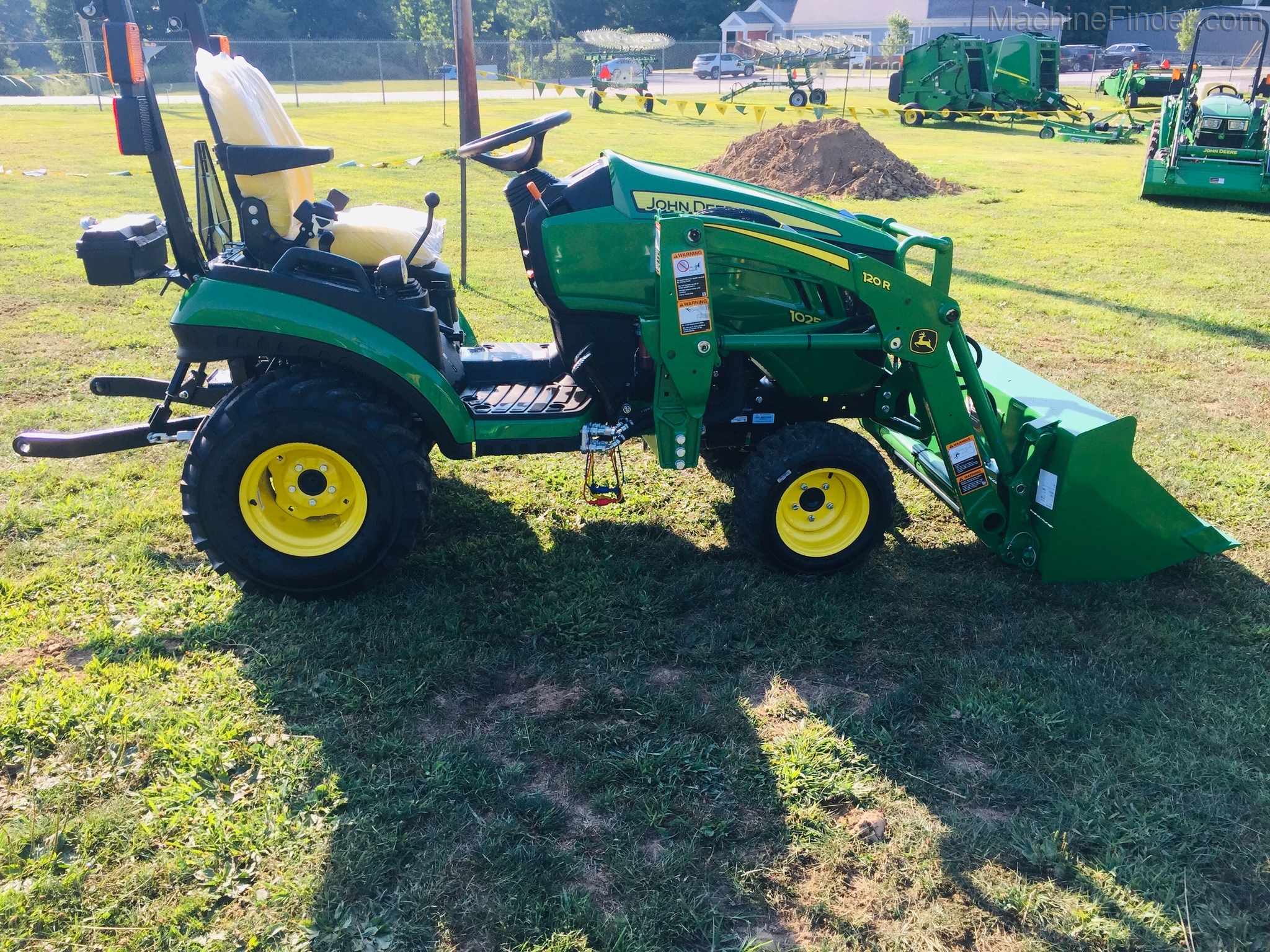 2020 John Deere 1025R Image 5