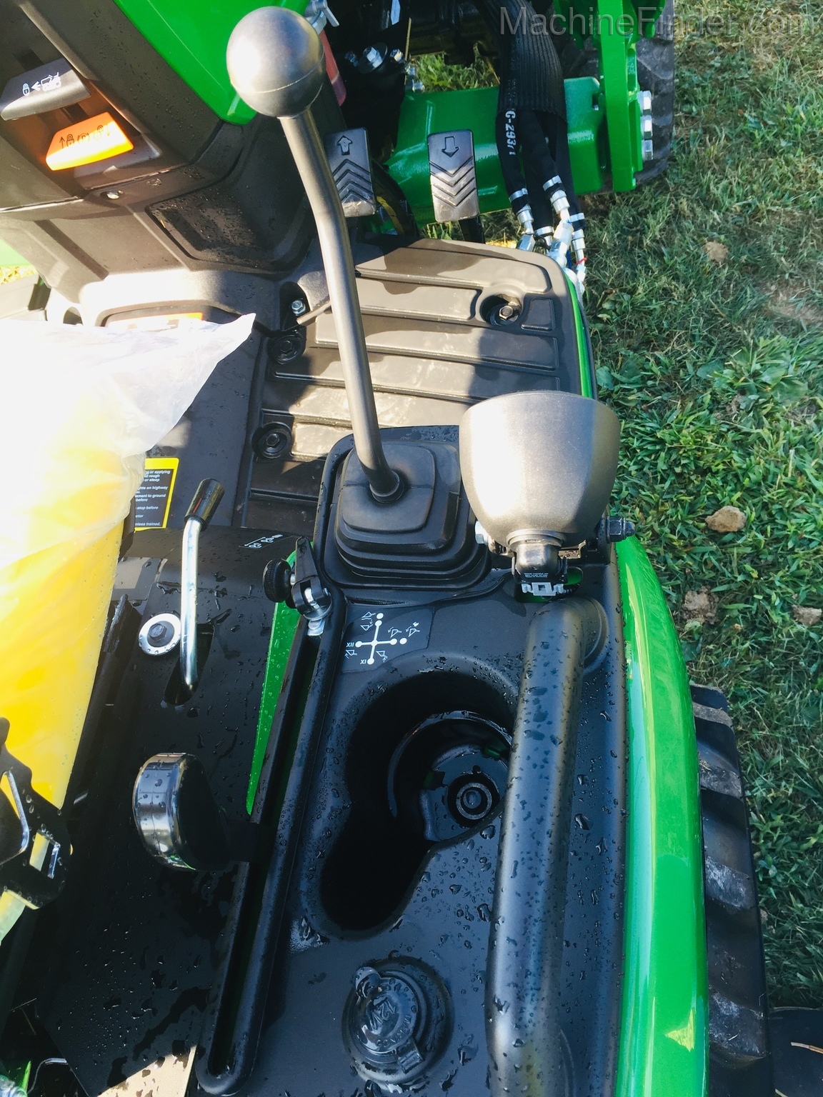 2020 John Deere 1025R Image 7