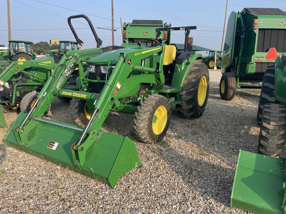 2019 John Deere 4044M Image 3
