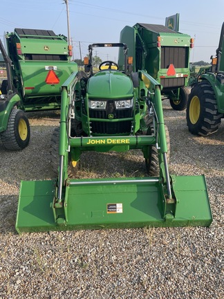 2019 John Deere 4044M Image 2
