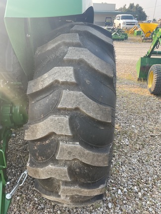2019 John Deere 4044M Image 5