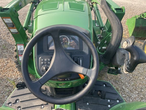 2019 John Deere 4044M Image 8
