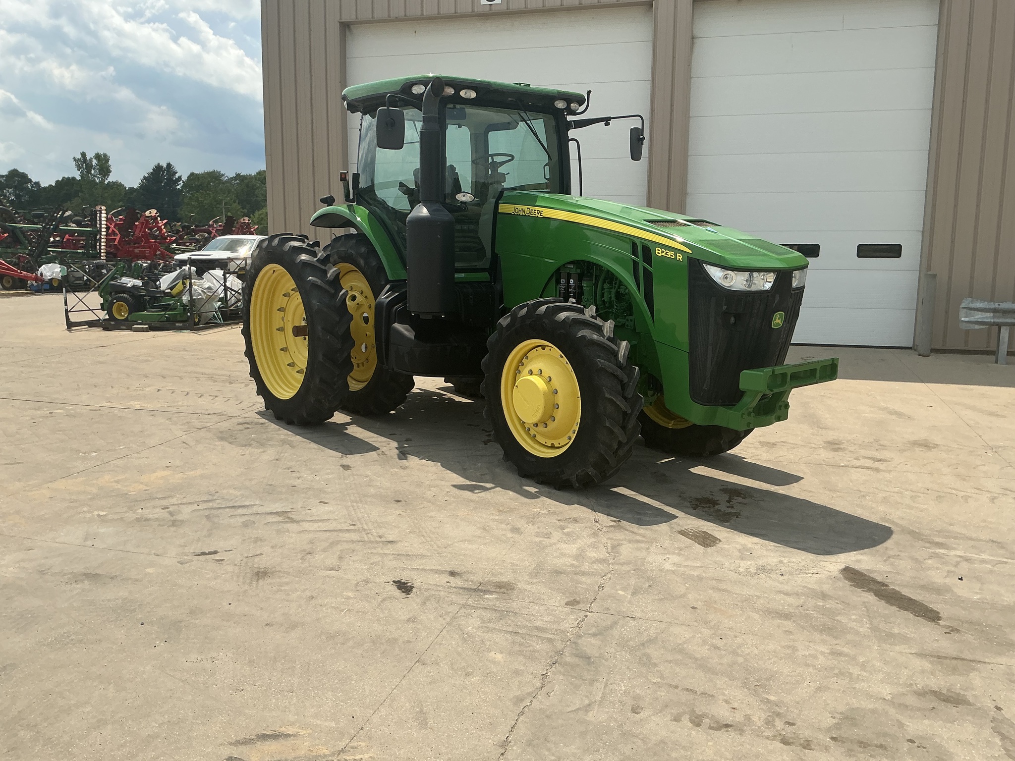 2012 John Deere 8235R Image 1