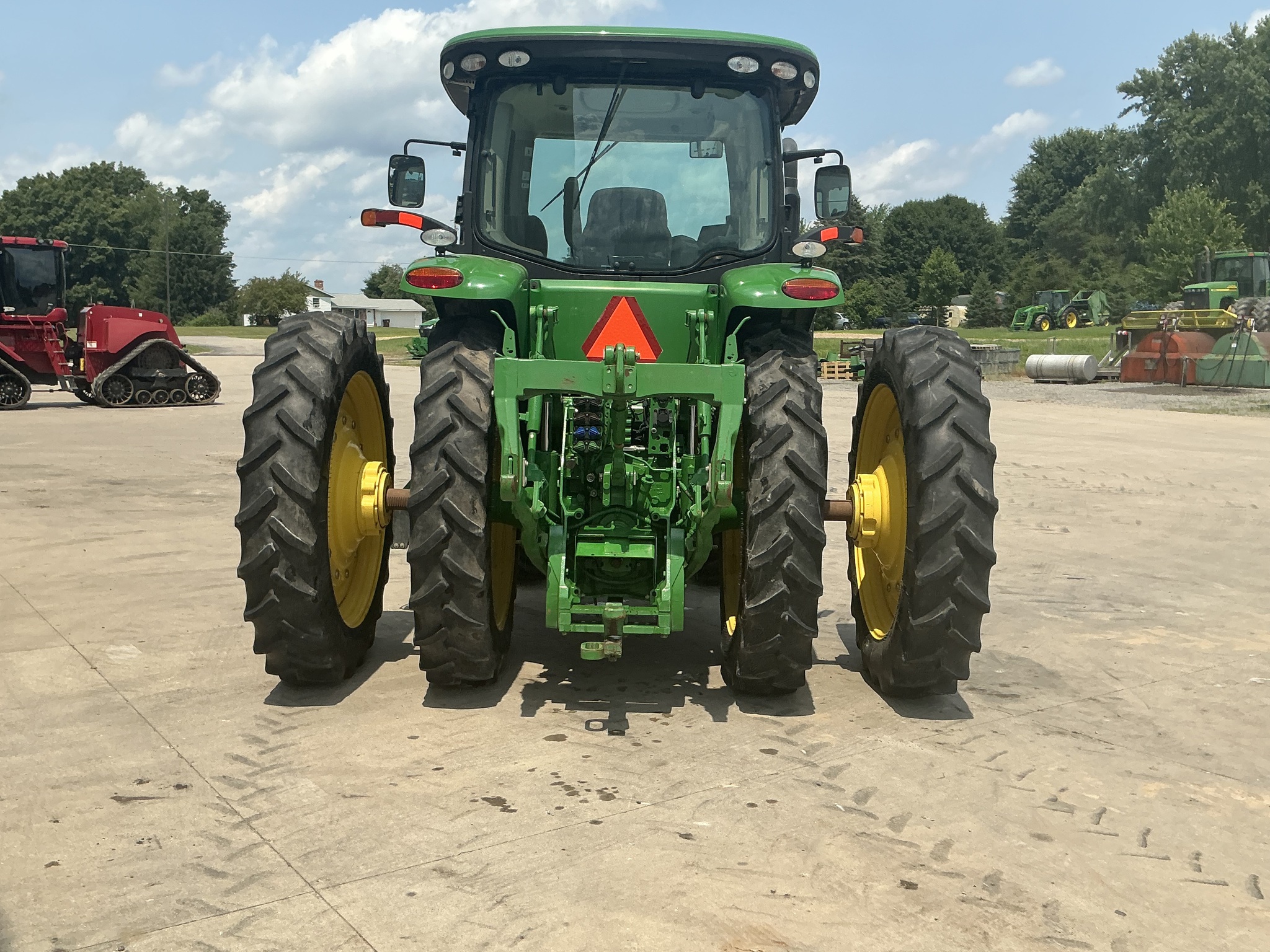 2012 John Deere 8235R Image 5