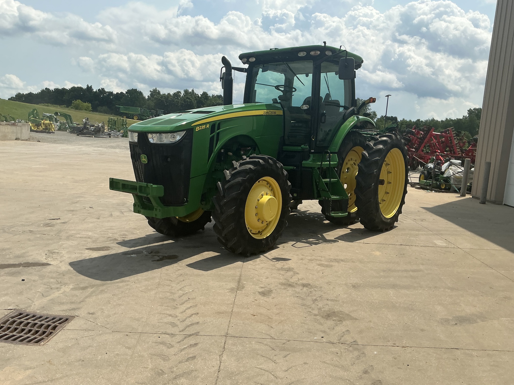 2012 John Deere 8235R Image 2