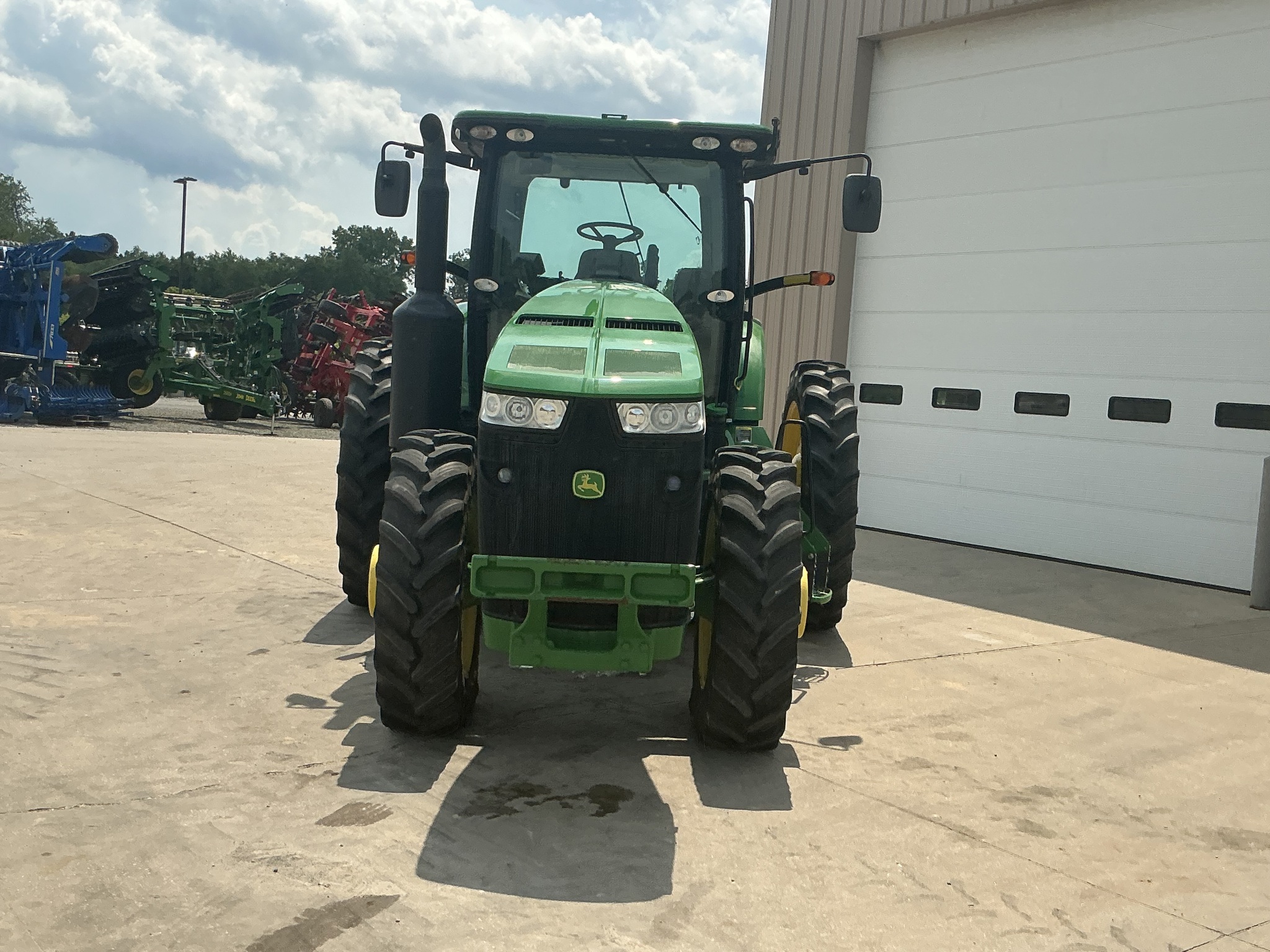 2012 John Deere 8235R Image 8