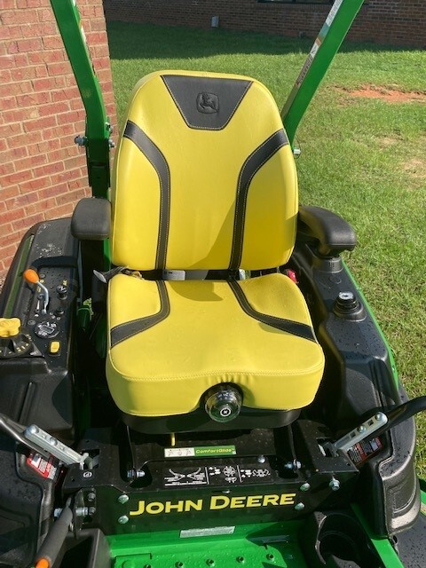 2025 John Deere Z930M Image 7