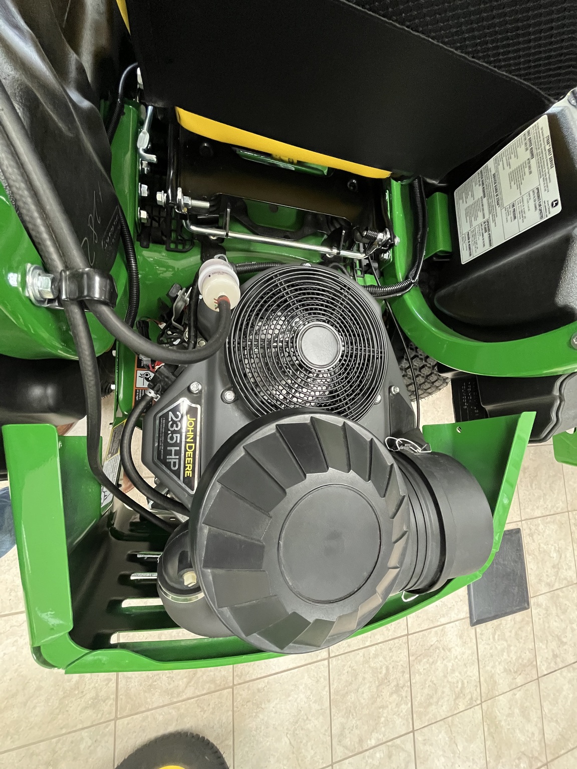2025 John Deere Z920M Image 2