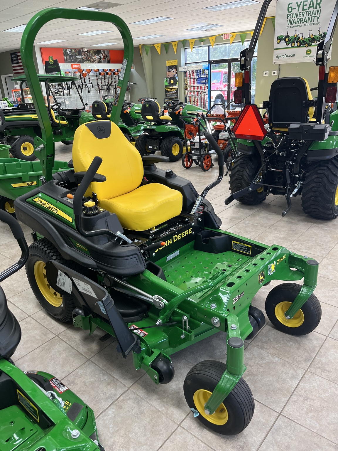 2025 John Deere Z920M Image 3