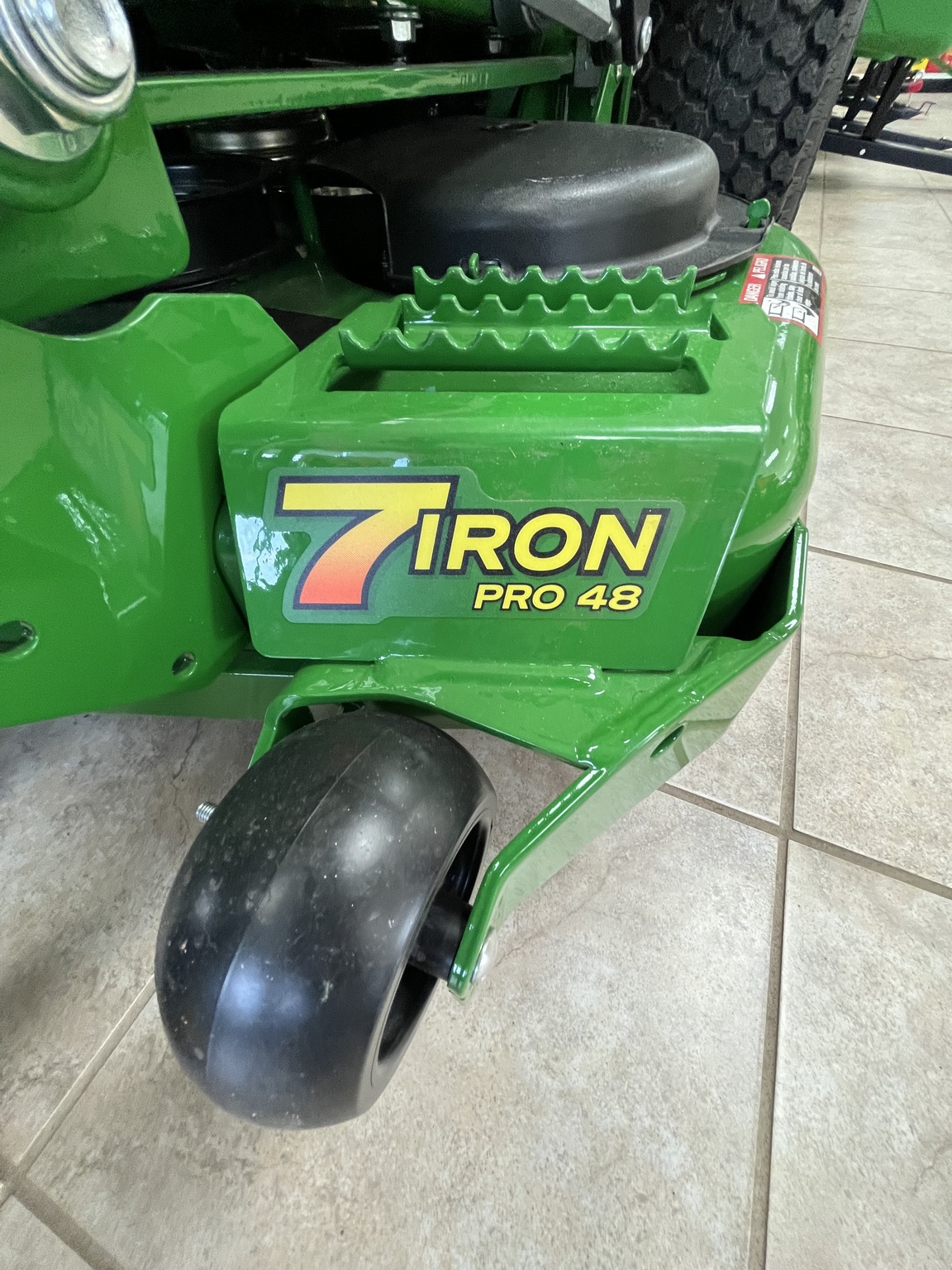 2025 John Deere Z920M Image 5