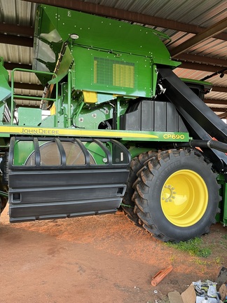 2021 John Deere CP690 Photo 3