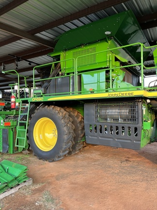 2021 John Deere CP690 Photo 7