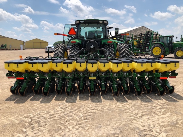 2023 John Deere 1730 Planters: Integral