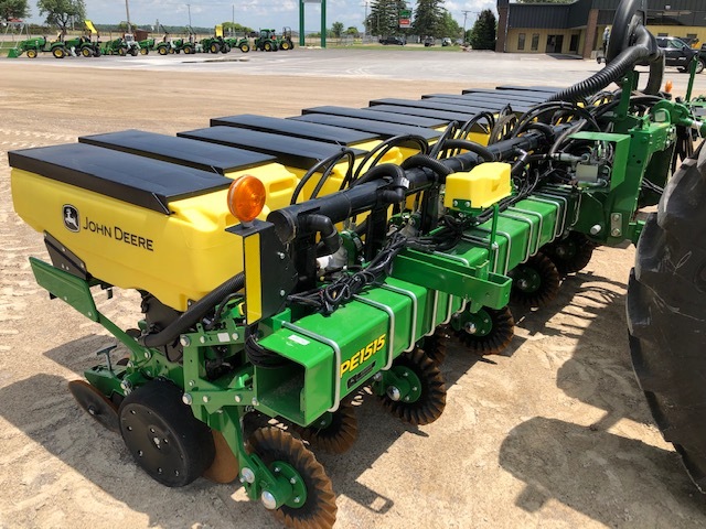 2023 John Deere 1730 Planters: Integral