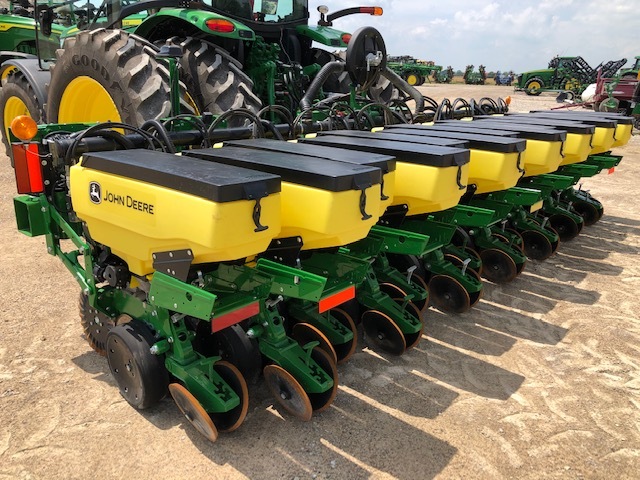 2023 John Deere 1730 Planters: Integral