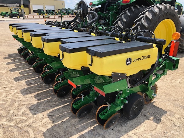 2023 John Deere 1730 Planters: Integral