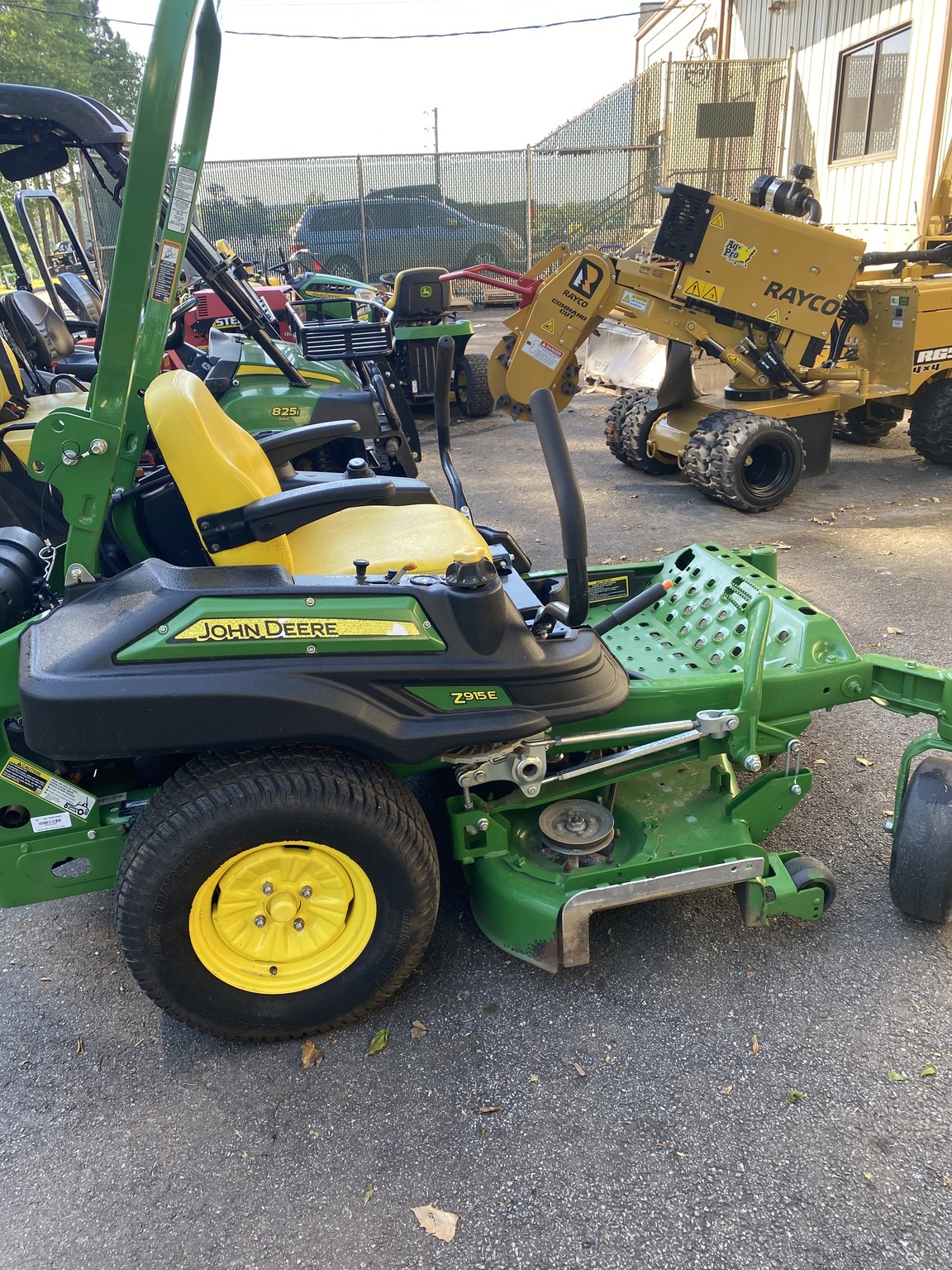 2023 John Deere Z915 Image 4