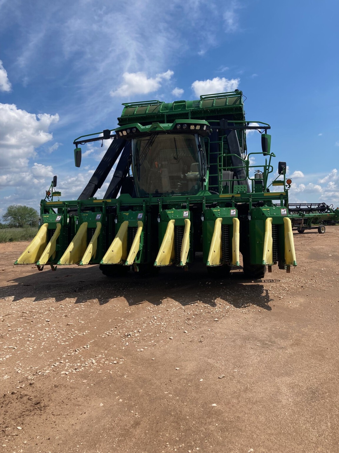 2022 John Deere CP770 Cotton Pickers Beeville, TX