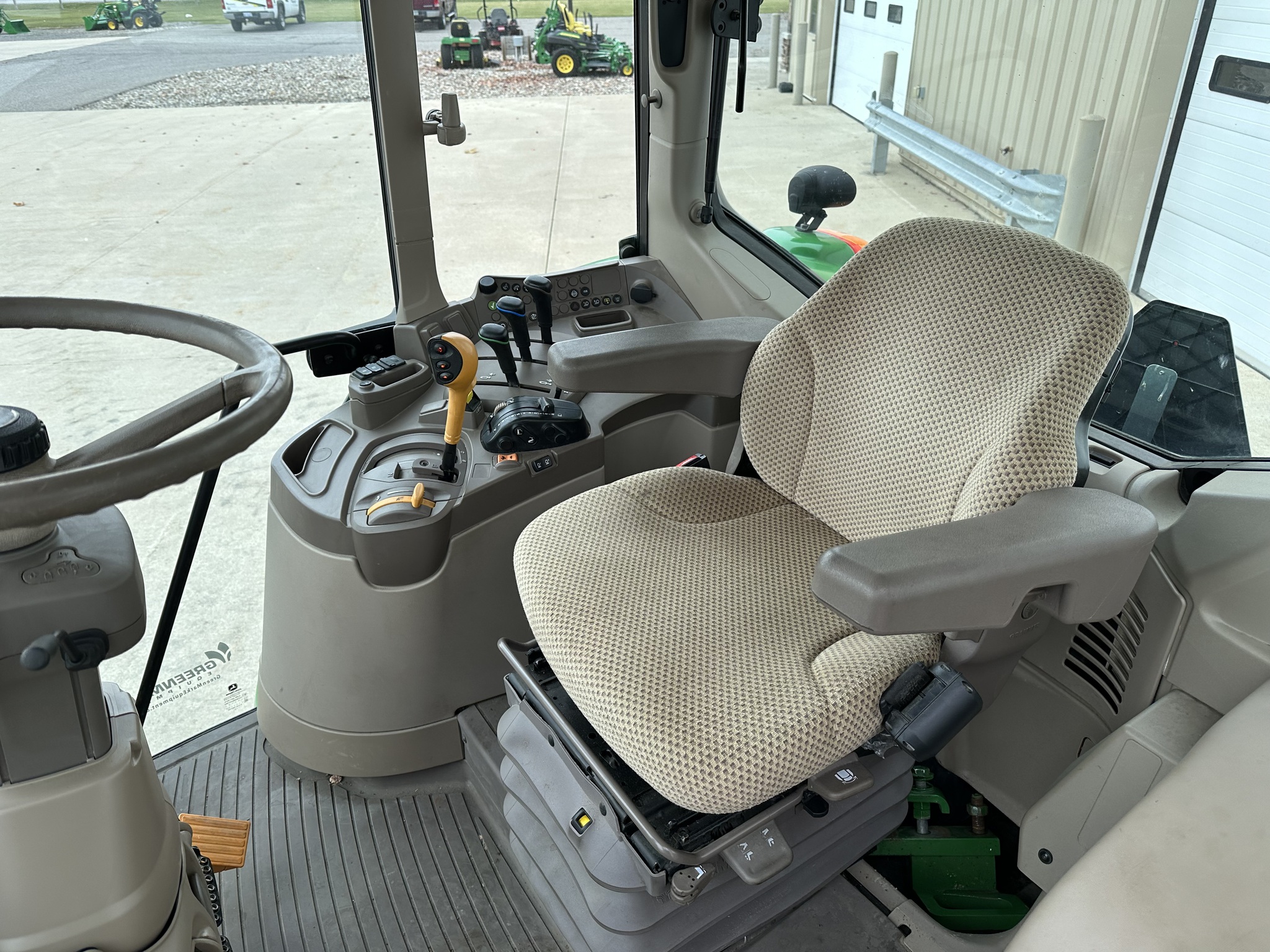 2022 John Deere 6110M Image 14