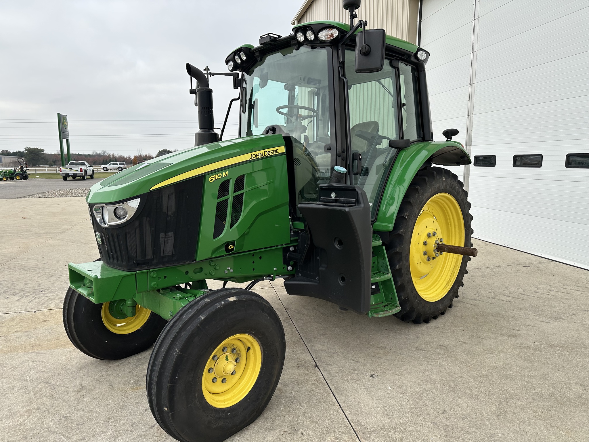 2022 John Deere 6110M Image 10