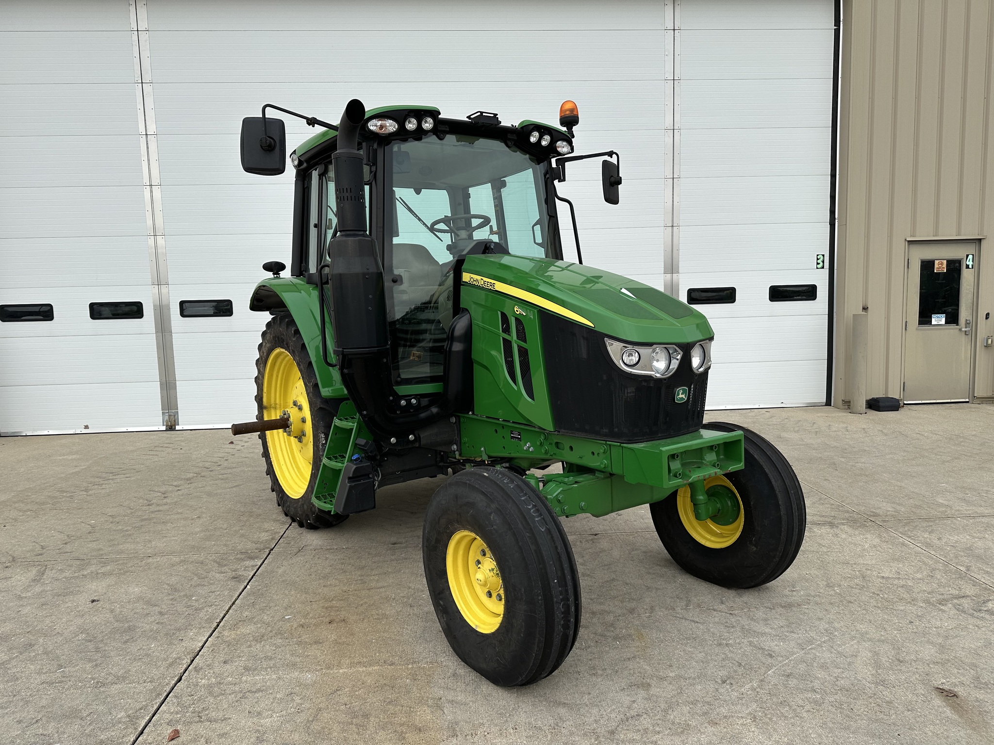 2022 John Deere 6110M Image 2