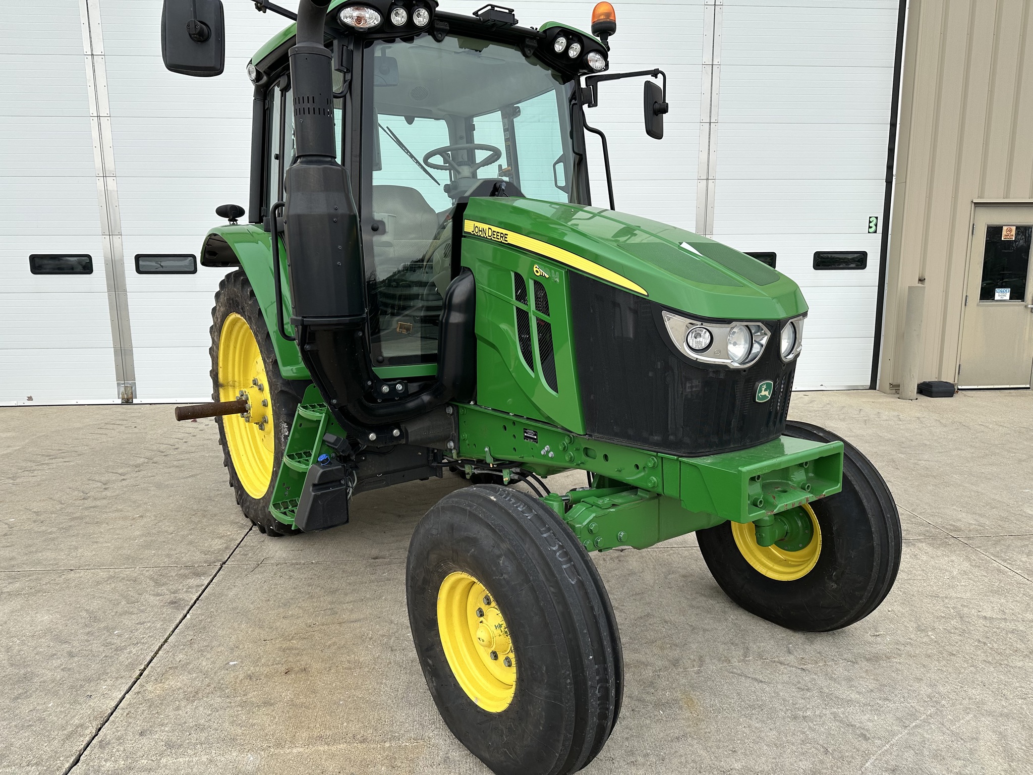 2022 John Deere 6110M Image 9