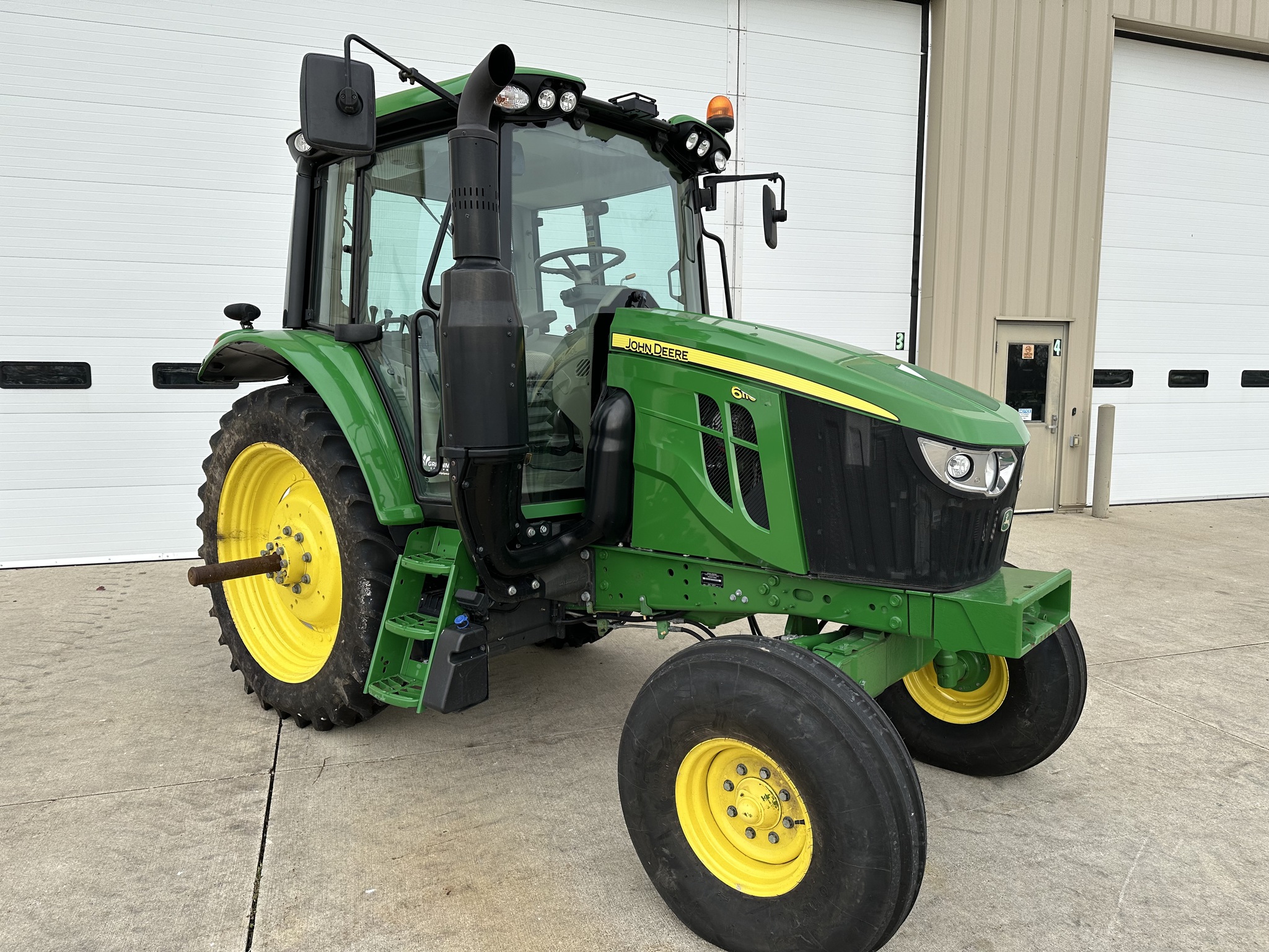 2022 John Deere 6110M Image 1