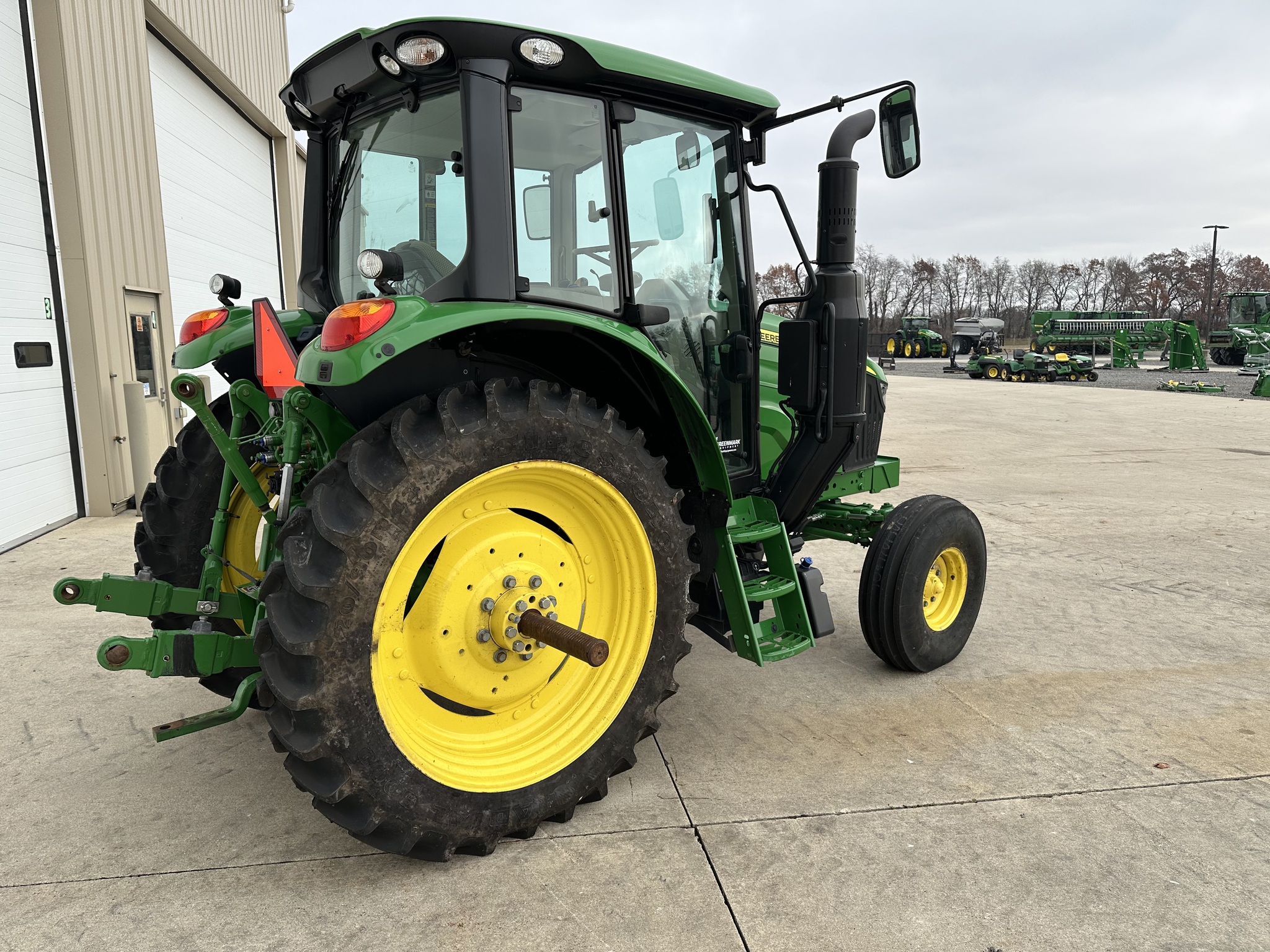 2022 John Deere 6110M Image 7
