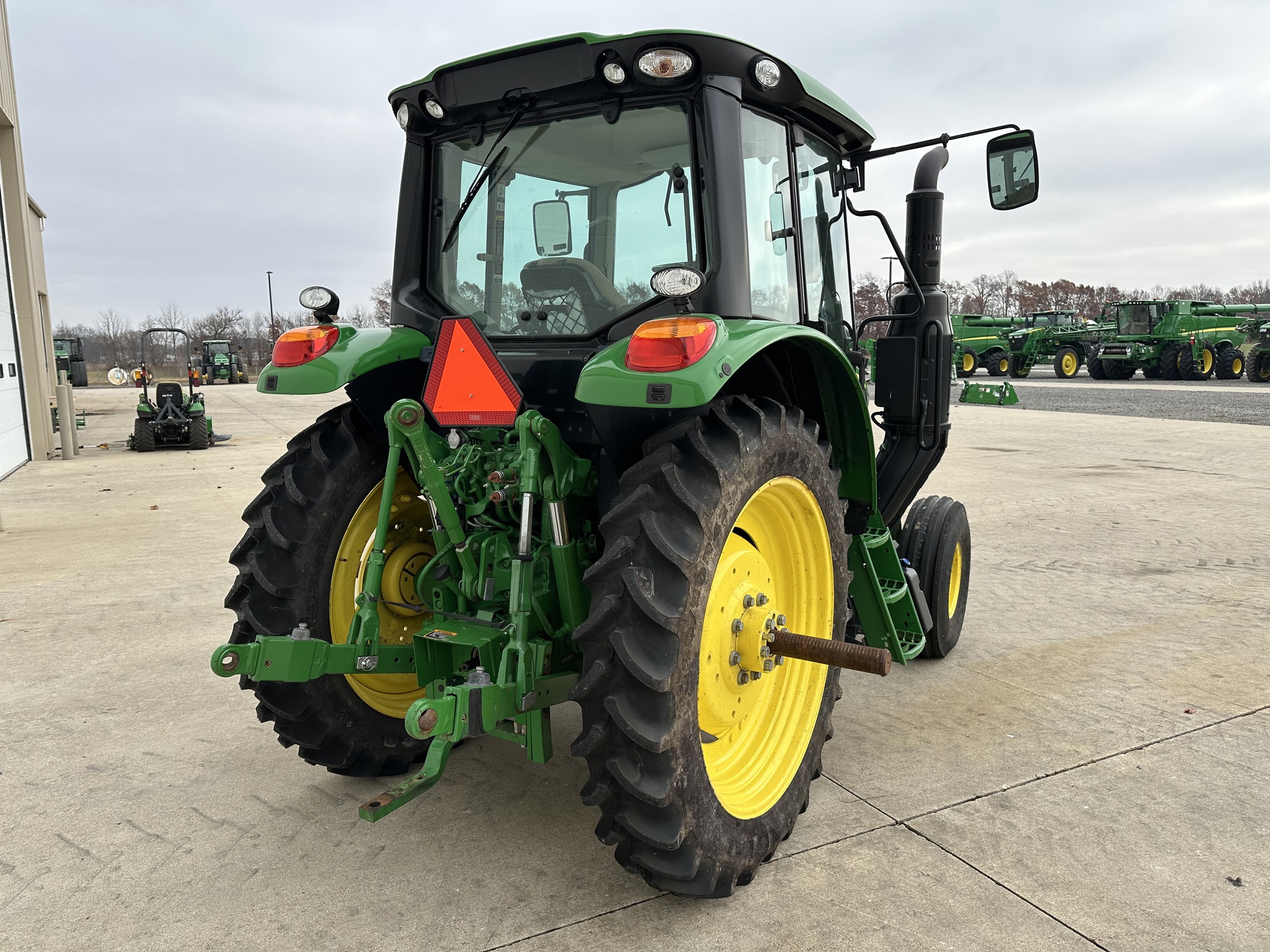 2022 John Deere 6110M Image 8